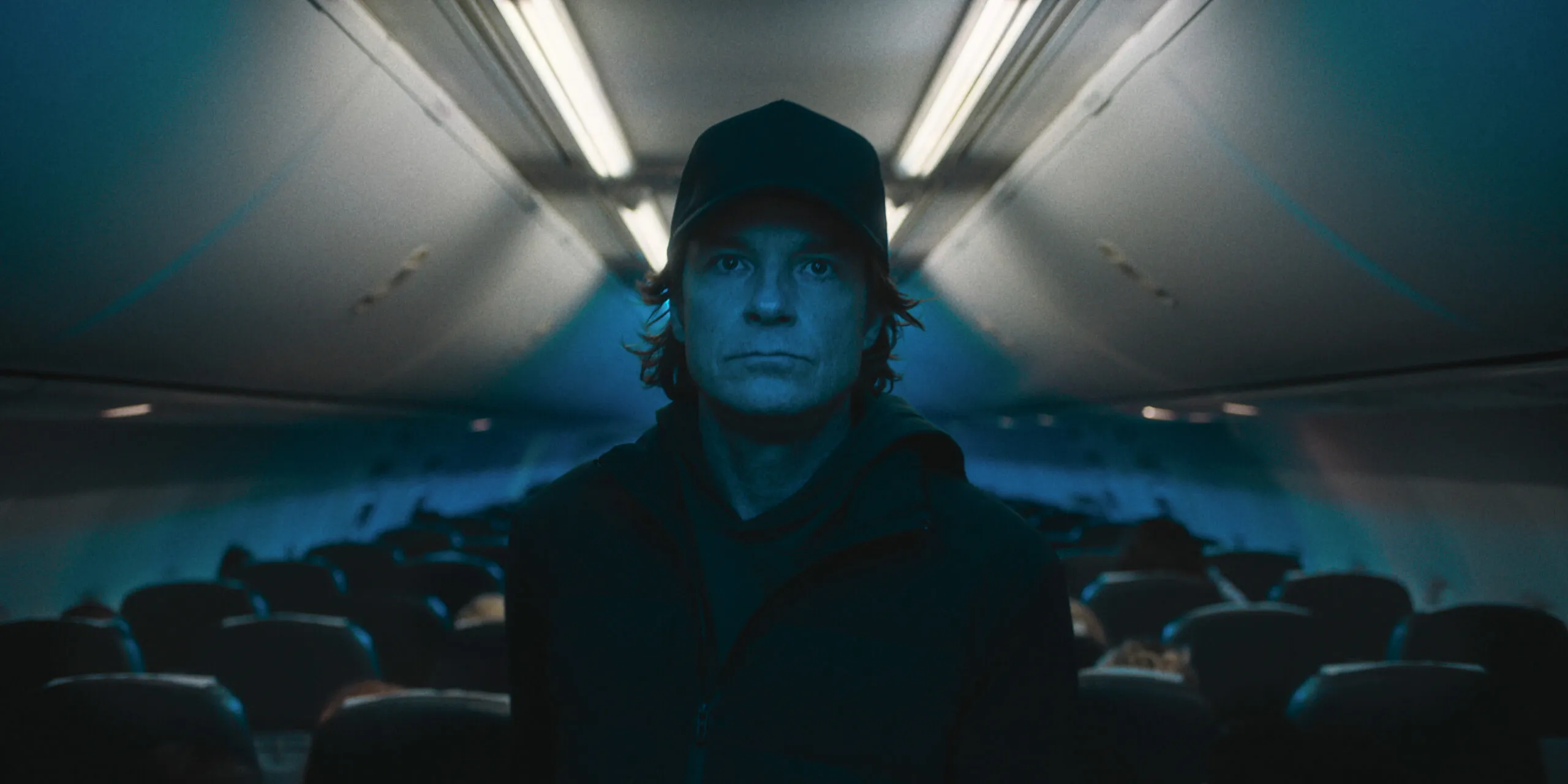 Kabin Bagajı - Carry-On (2024) 2024, Aksiyon, Gerilim, Jason Bateman, Jaume Collet-Serra, Netflix, Sofia Carson, Suç, T.J. Fixman, Taron Egerton