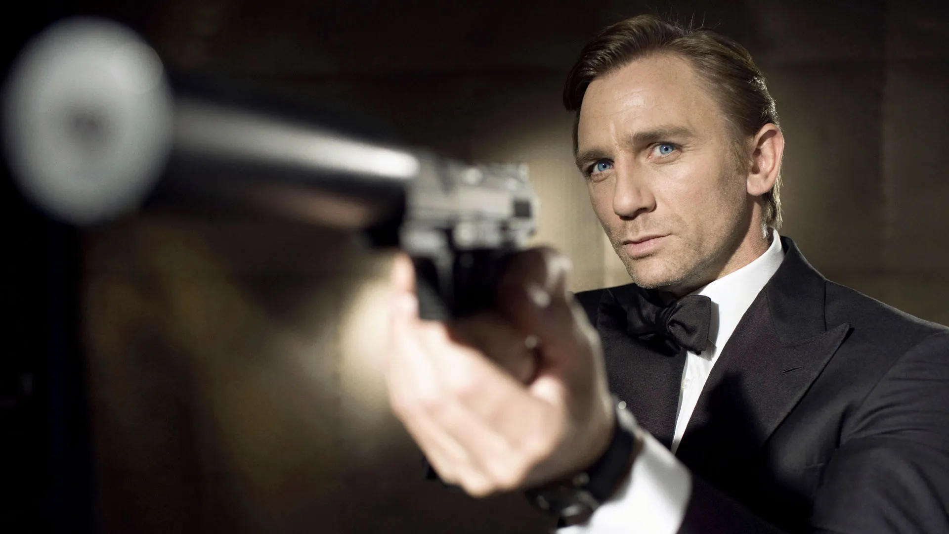 Martin Campbell’den Uyarı Geldi: “Bozma, sadece iyi bir Bond filmi yap”