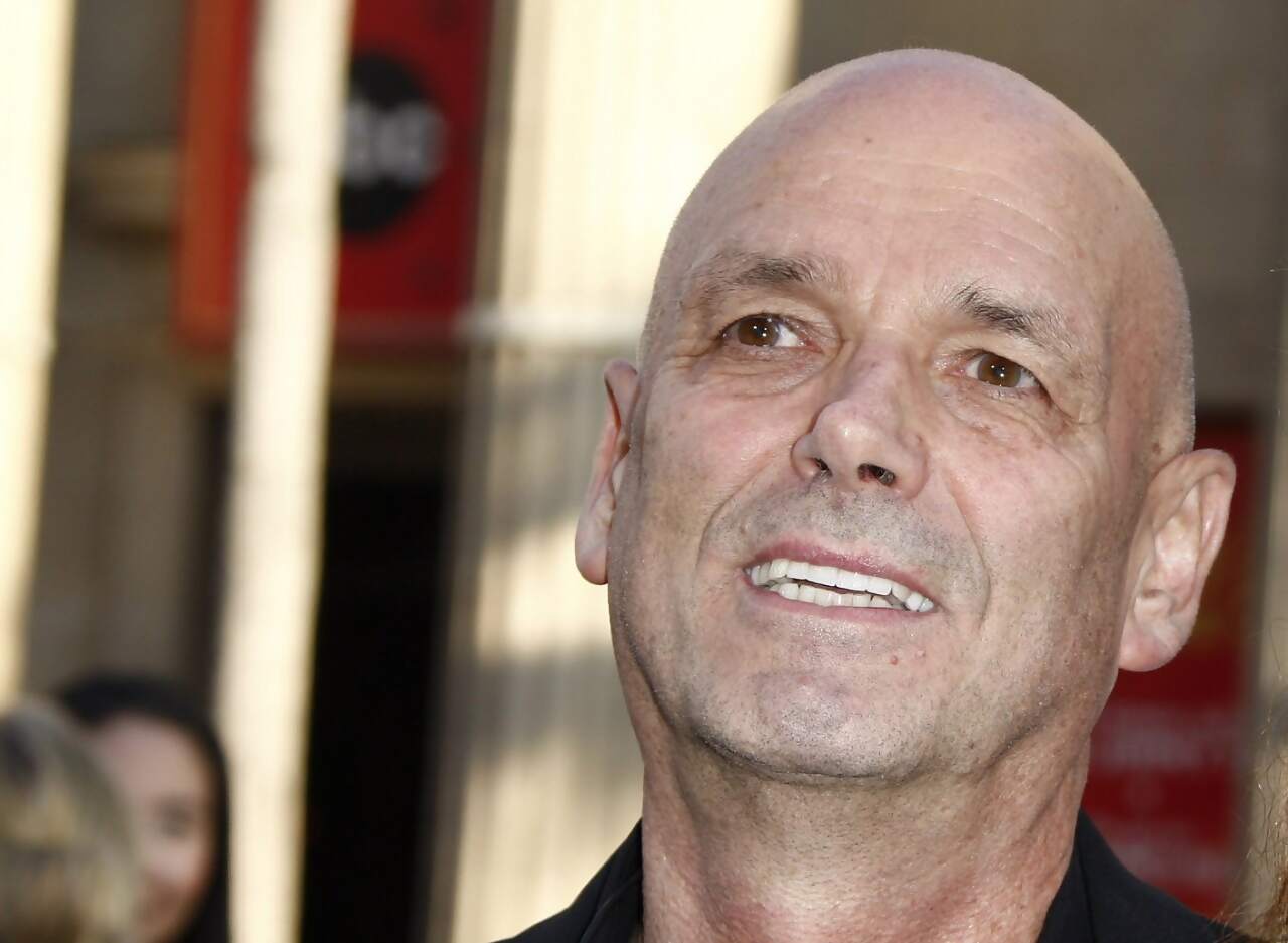 Martin Campbell’den Uyarı Geldi: “Bozma, sadece iyi bir Bond filmi yap”