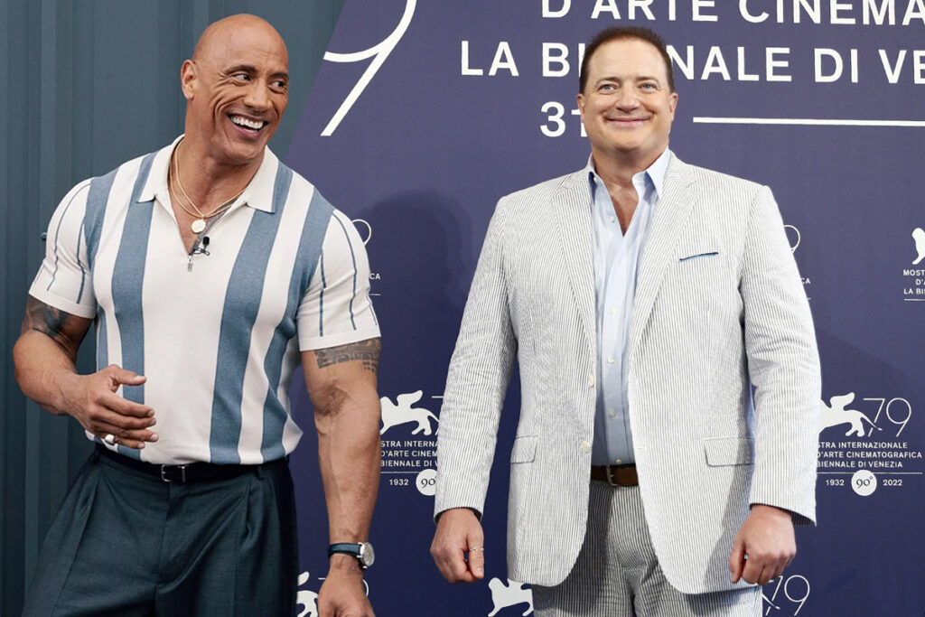 Brendan Fraser ile Dwayne Johnson fotoğrafı.