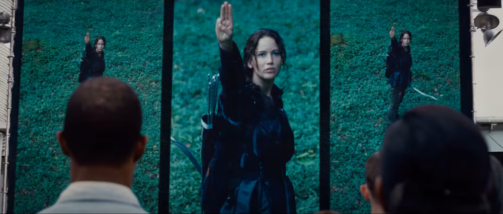 Distopya Senaryolarının En İyi 5 Filmi 5 Distopya Evrenine ait filmlerin en iyi örneği The Hunger Games'ten bir fotoğraf.