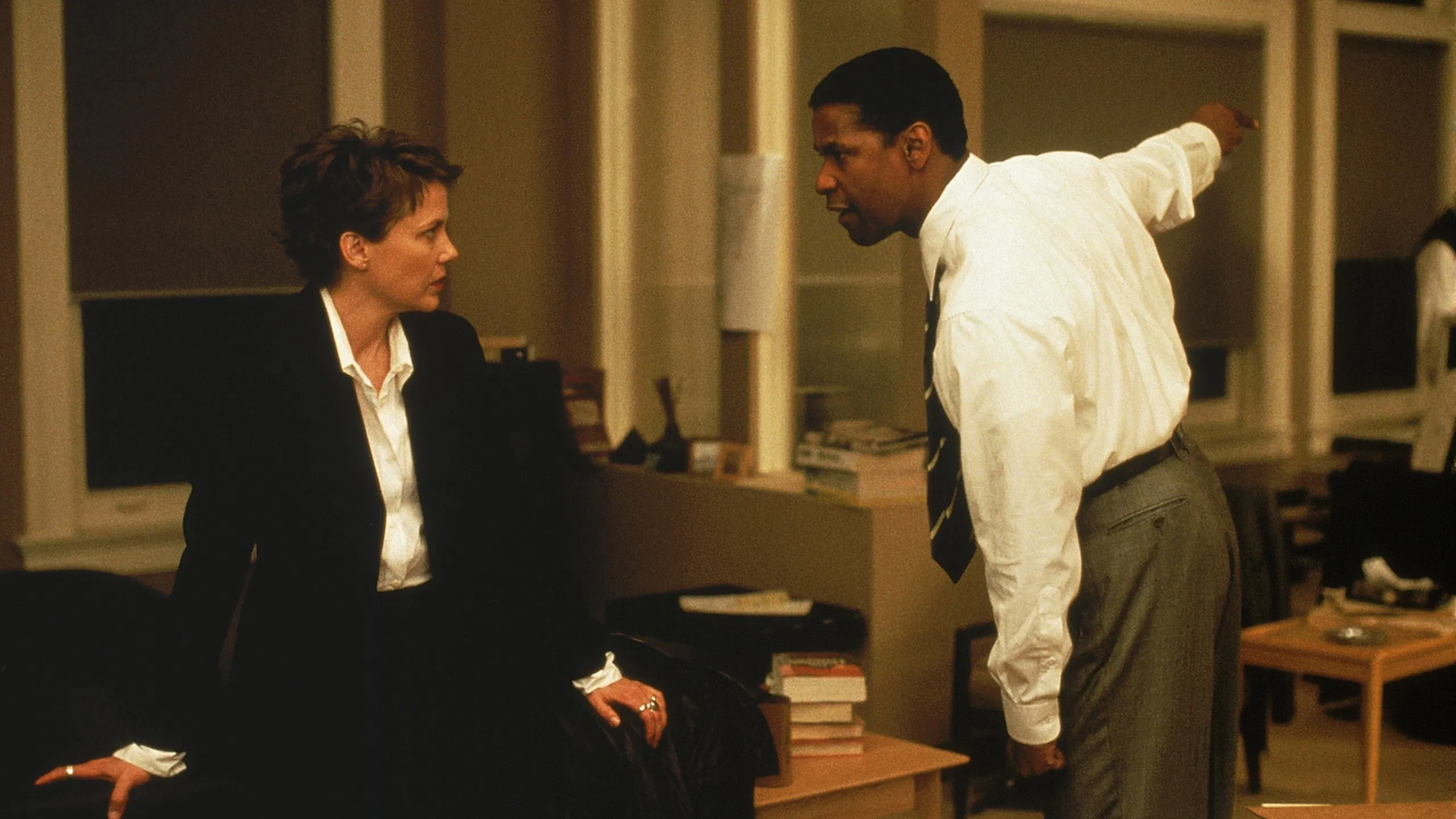 Kuşatma - The Siege (1998) 1998, Aksiyon, Annette Bening, Bruce Willis, Denzel Washington, Edward Zwick, Gerilim, Lawrence Wright, Lianna Pai, Menno Meyjes, Sami Bouajila, Tony Shalhoub