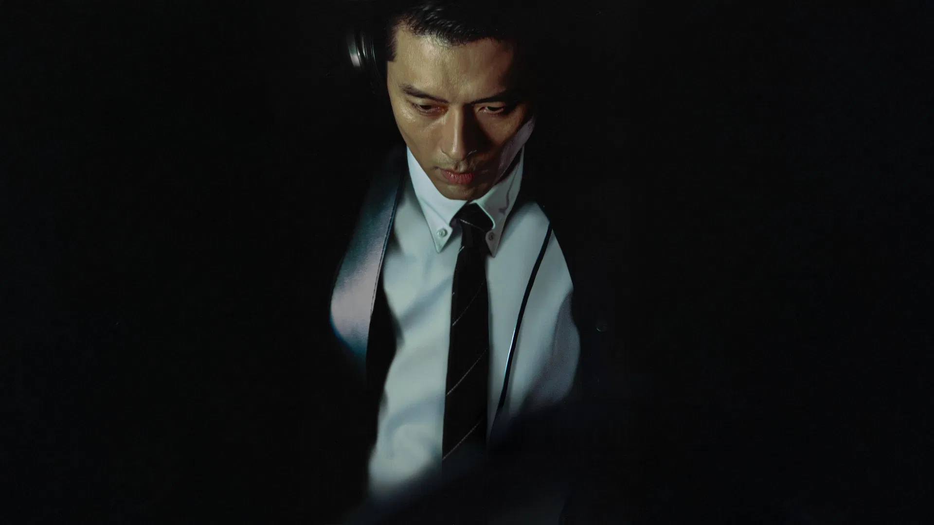 Made in Korea (2025 - ) 2025, Aksiyon, Cho Yeo-jeong, Dram, Gerilim, Gizem, Hyun Bin, Jordon Shinn, Jung Sung-il, Jung Woo-sung, Kang Gil-woo, Lee Ju-Yeon, Min-ho Woo, Park Eun-kyo, Park Joonseok, Seo Eun-su, Suç, Won Ji-an, Woo Do-Hwan