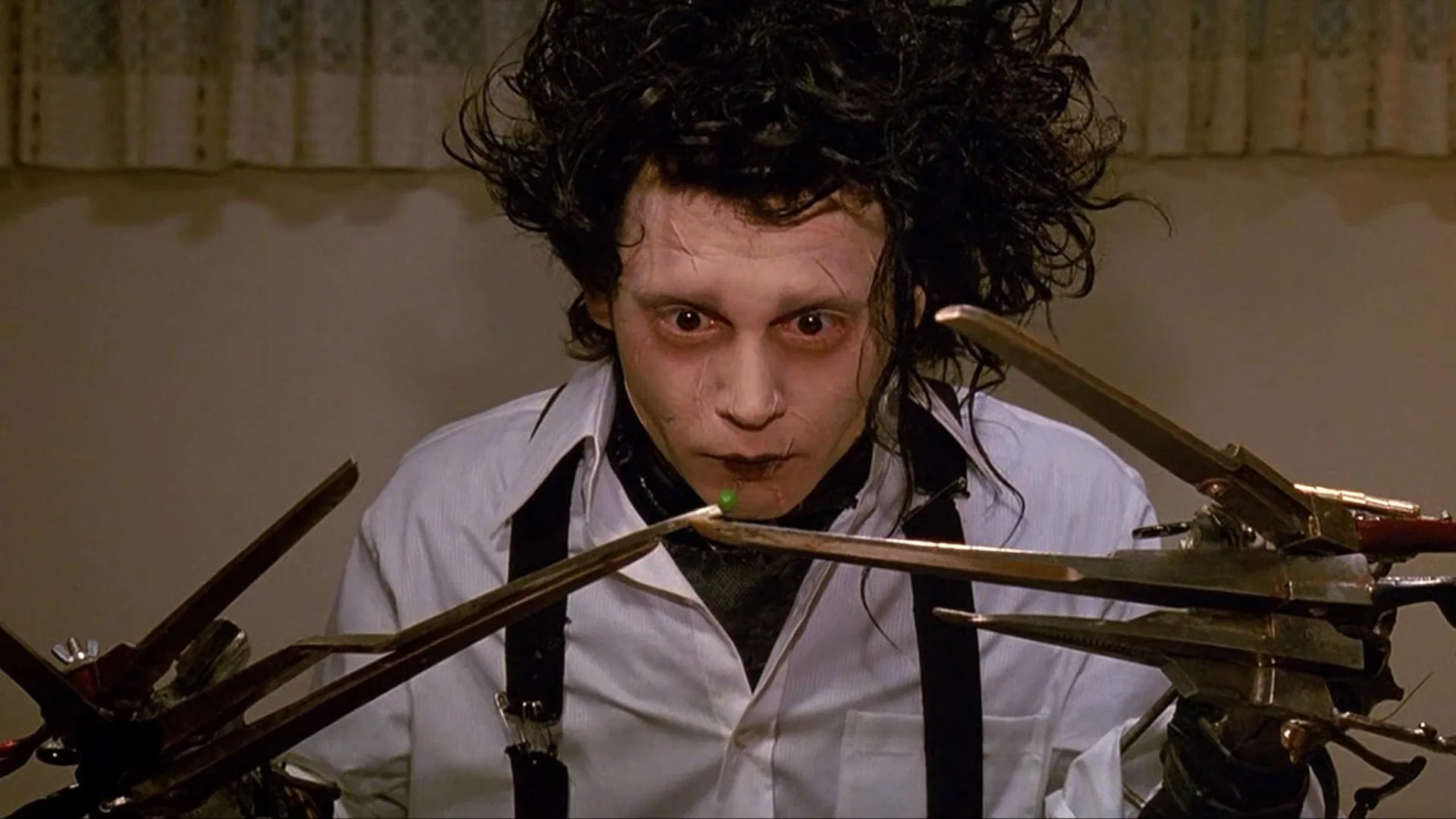 Makas Eller - Edward Scissorhands (1990) 1990, Anthony Michael Hall, Caroline Aaron, Caroline Thompson, Conchata Ferrell, Dianne West, Dram, Fantastik, Johnny Depp, Kathy Baker, Robert Oliveri, Romantik, Tim Burton, Winona Ryder