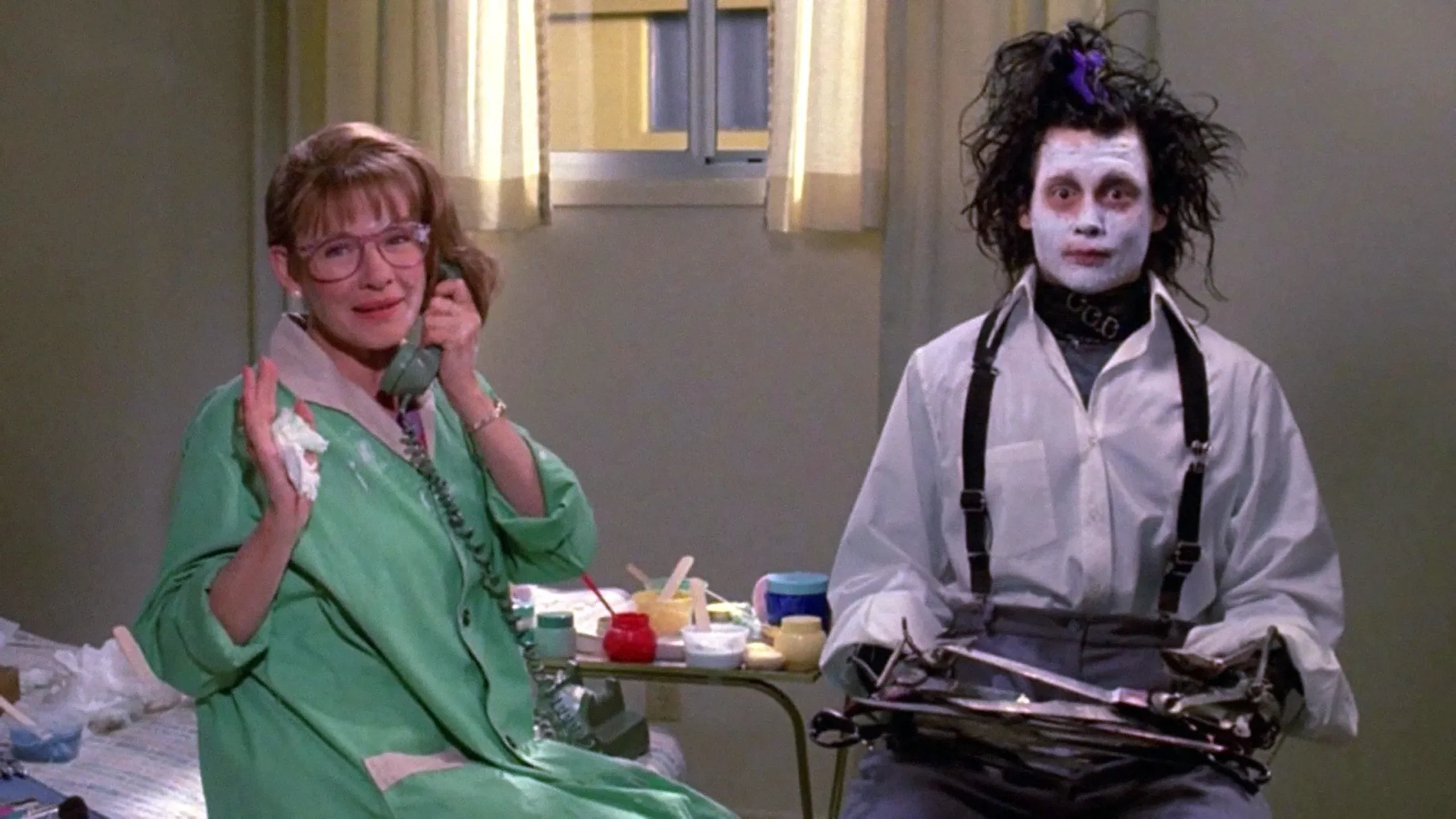 Makas Eller - Edward Scissorhands (1990) 1990, Anthony Michael Hall, Caroline Aaron, Caroline Thompson, Conchata Ferrell, Dianne West, Dram, Fantastik, Johnny Depp, Kathy Baker, Robert Oliveri, Romantik, Tim Burton, Winona Ryder