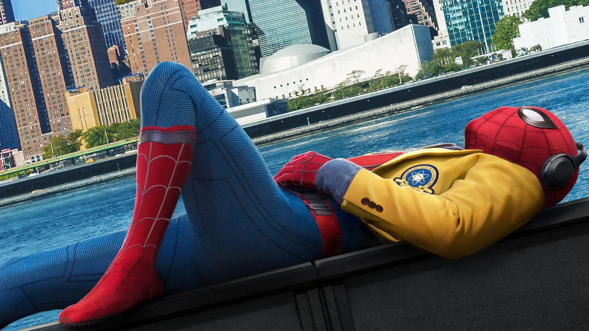Örümcek Adam: Eve Dönüş - Spider-Man: Homecoming (2017) 2017, Aksiyon, Bilim Kurgu, John Francis Daley, Jon Watts, Jonathan Goldstein, Macera, Marisa Tomei, Michael Keaton, Robert Downey Jr., Tom Holland, Zendaya