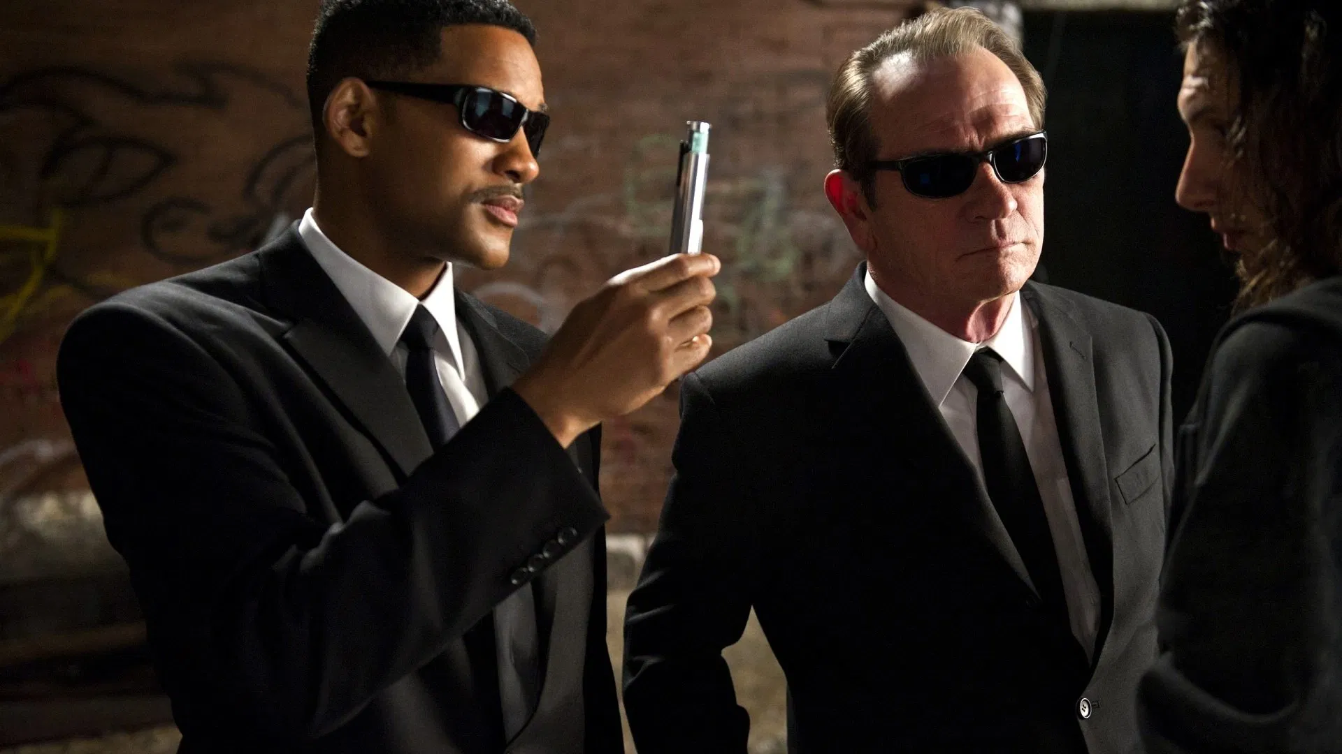Siyah Giyen Adamlar - Men in Black (1997) 1997, Aksiyon, Barry Sonnenfeld, Bilim Kurgu, Ed Solomon, Komedi, Linda Fiorentino, Lowell Cunningham, Macera, Mike Nussbaum, Rip Torn, Siobhan Fallon Hogan, Tommy Lee Jones, Tony Shalhoub, Vincent D'Onofrio, Will Smith