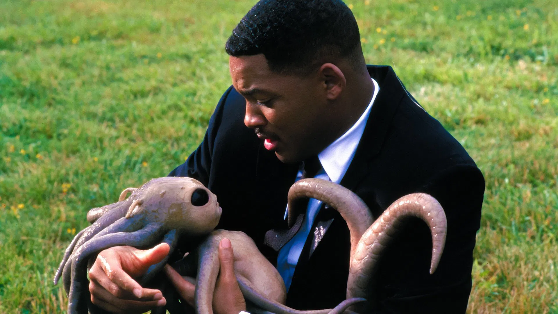 Siyah Giyen Adamlar - Men in Black (1997) 1997, Aksiyon, Barry Sonnenfeld, Bilim Kurgu, Ed Solomon, Komedi, Linda Fiorentino, Lowell Cunningham, Macera, Mike Nussbaum, Rip Torn, Siobhan Fallon Hogan, Tommy Lee Jones, Tony Shalhoub, Vincent D'Onofrio, Will Smith