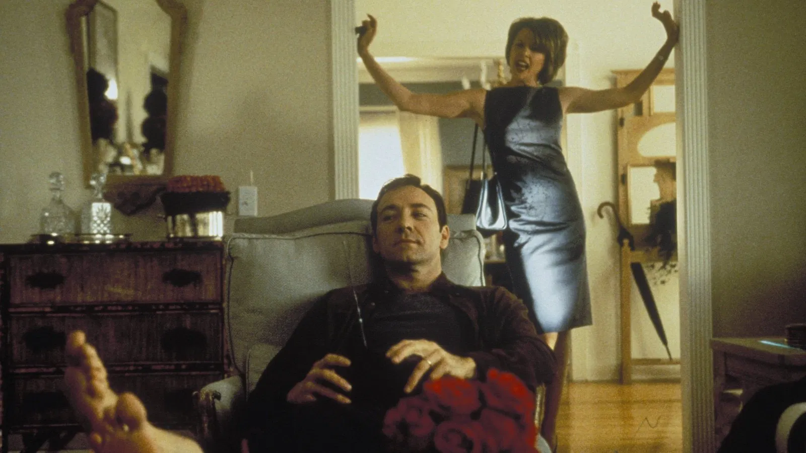 Amerikan Güzeli – American Beauty (1999) 1999, Alan Ball, Allison Janney, Annette Bening, Chris Cooper, Dram, Kevin Spacey, Komedi, Mena Suvari, Peter Gallagher, Sam Mendes, Scott Bakula, Thora Birch, Wes Bentley