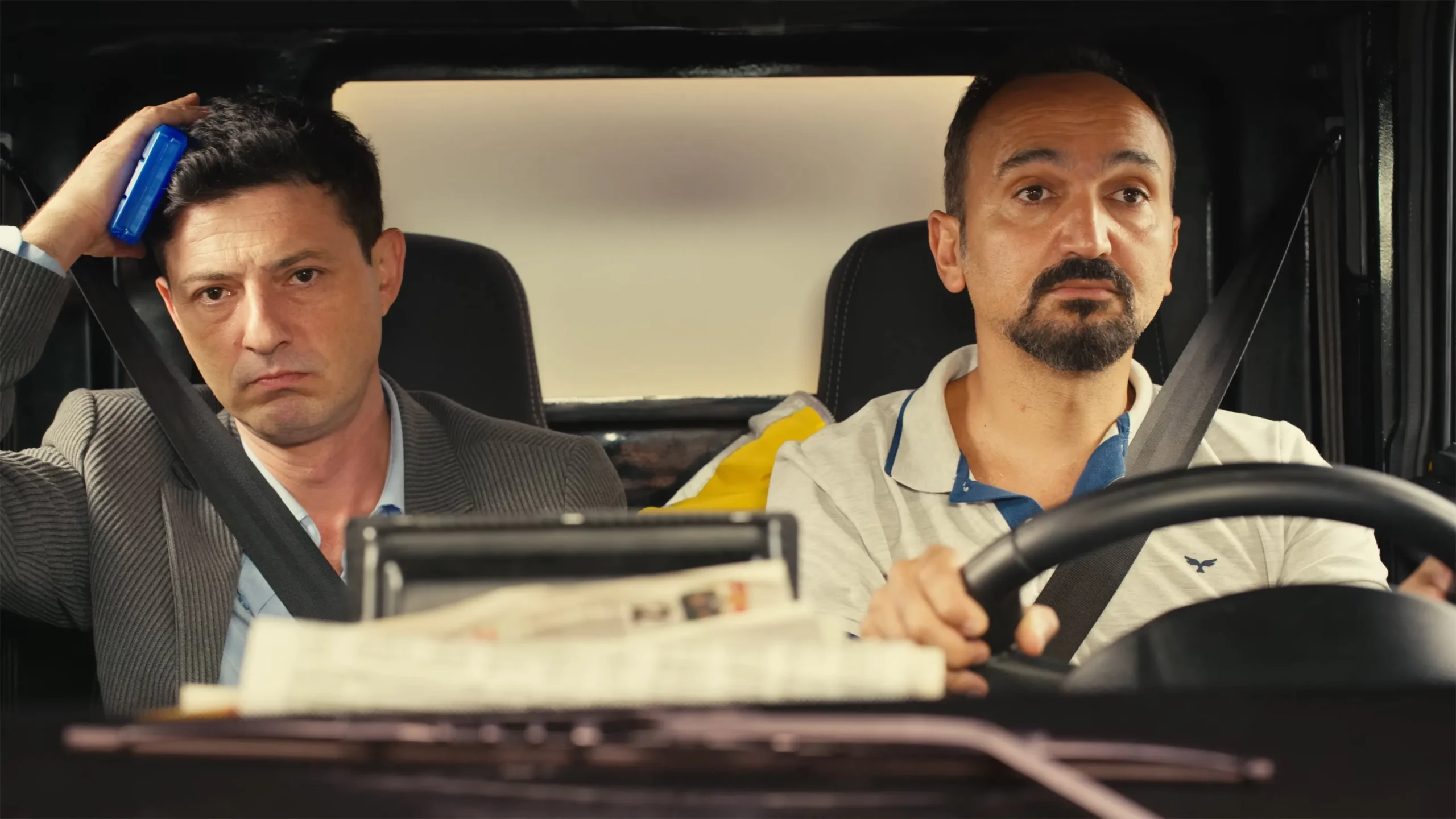 Ayakçı (2025) filminden bir fotoğraf paylaştık.