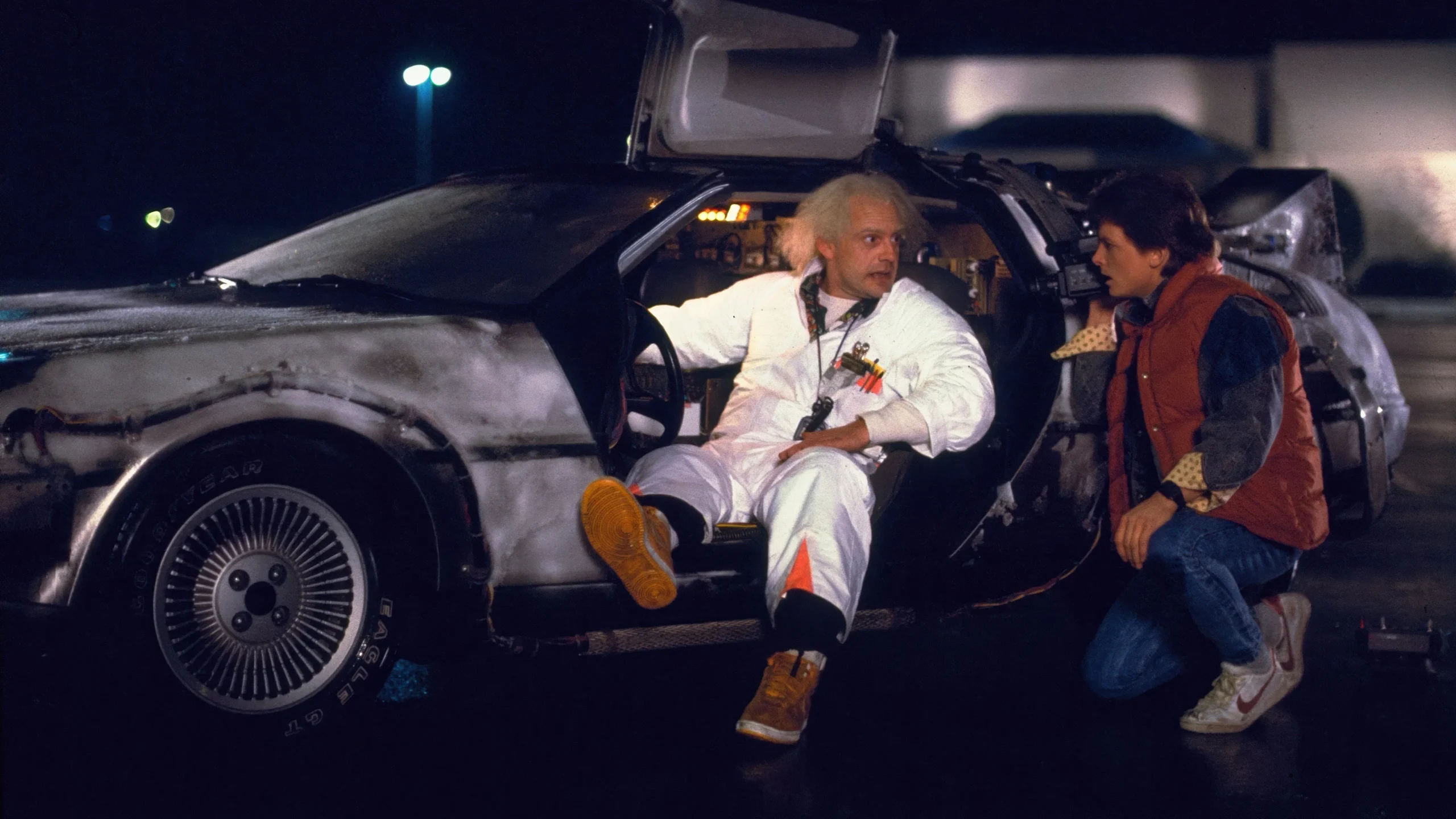 Geleceğe Dönüş - Back to the Future (1985) 1985, Bilim Kurgu, Bob Gale, Christopher Lloyd, Claudia Wells, Crispin Glover, Komedi, Lea Thompson, Macera, Marc McClure, Michael J. Fox, Robert Zemeckis, Tom Wilson, Wendie Jo Sperber