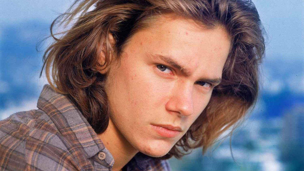 Genç Yaşta Hayatını Kaybeden 10 Ünlü Oyuncu Anton Yelchin, Brandon Lee, Brittany Murphy, Bruce Lee, Cameron Boyce, Chadwick Boseman, Heath Ledger, Heather O’Rourke, James Dean, River Phoenix
