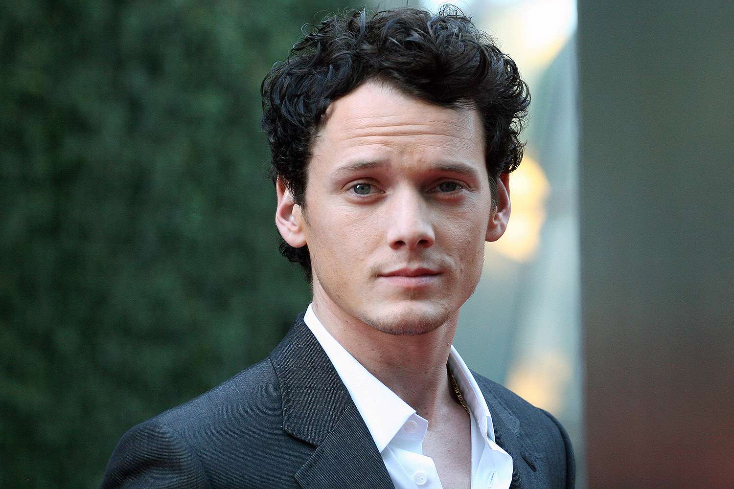 Genç Yaşta Hayatını Kaybeden 10 Ünlü Oyuncu Anton Yelchin, Brandon Lee, Brittany Murphy, Bruce Lee, Cameron Boyce, Chadwick Boseman, Heath Ledger, Heather O’Rourke, James Dean, River Phoenix