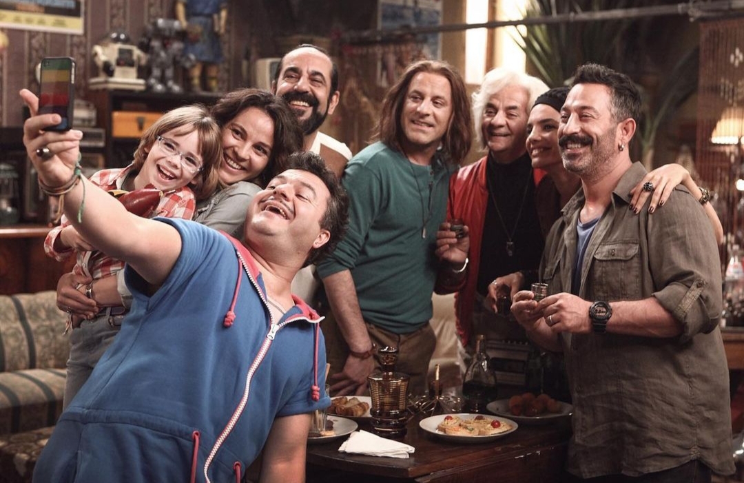 Pek Yakında (2014) 3 Pek Yakında (2014) 2014, Ayşen Gruda, Çağlar Çorumlu, Cem Yılmaz, Cengiz Bozkurt, Dram, Komedi, Ozan Güven, Özkan Uğur, Romantik, Tülin Özen, Zafer Algöz, Zerrin Tekindor
