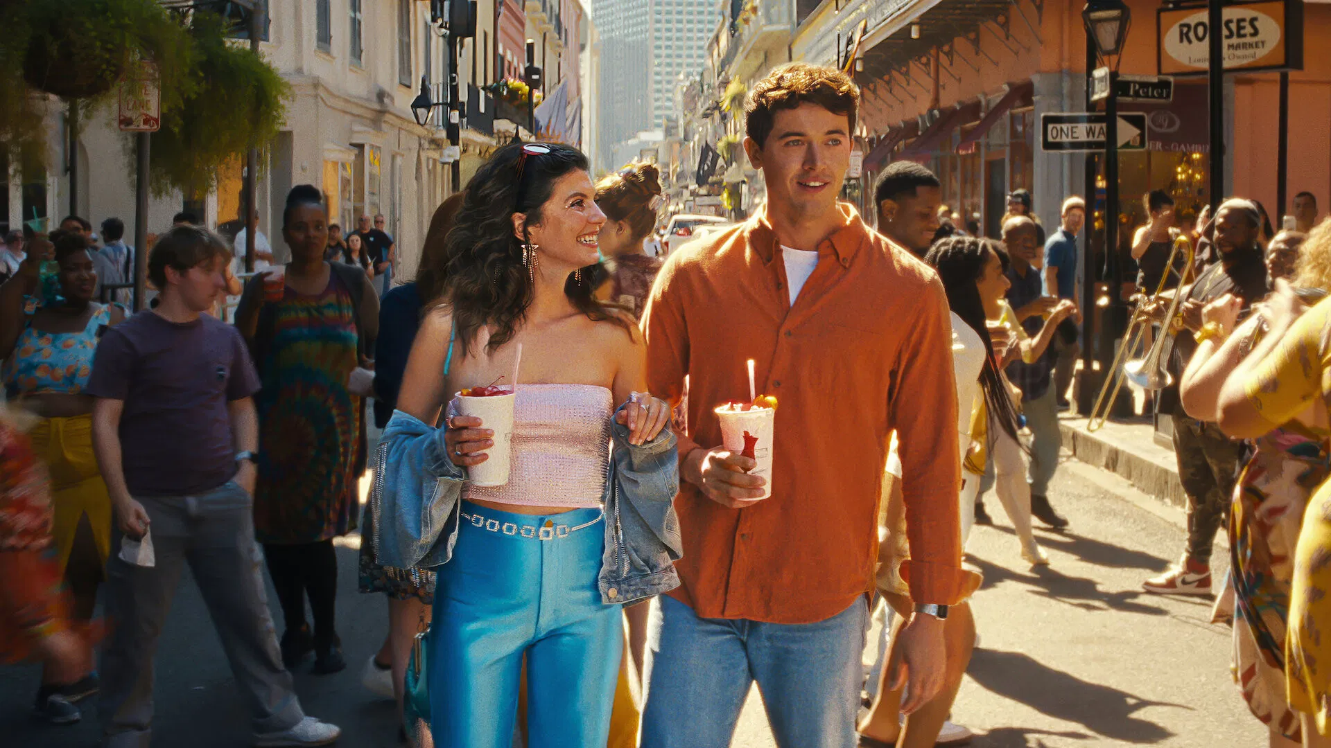 Tatilde Tanıştığımız İnsanlar - People We Meet on Vacation (2026) 2026, Amos Vernon, Brett Haley, Emily Bader, Jameela Jamil, Komedi, Lucien Laviscount, Lukas Gage, Milez Heizer, Netflix, Nunzio Randazzo, Romantik, Sarah Catherine Hook, Tom Blyth, Tommy Do, Yulin Kuang