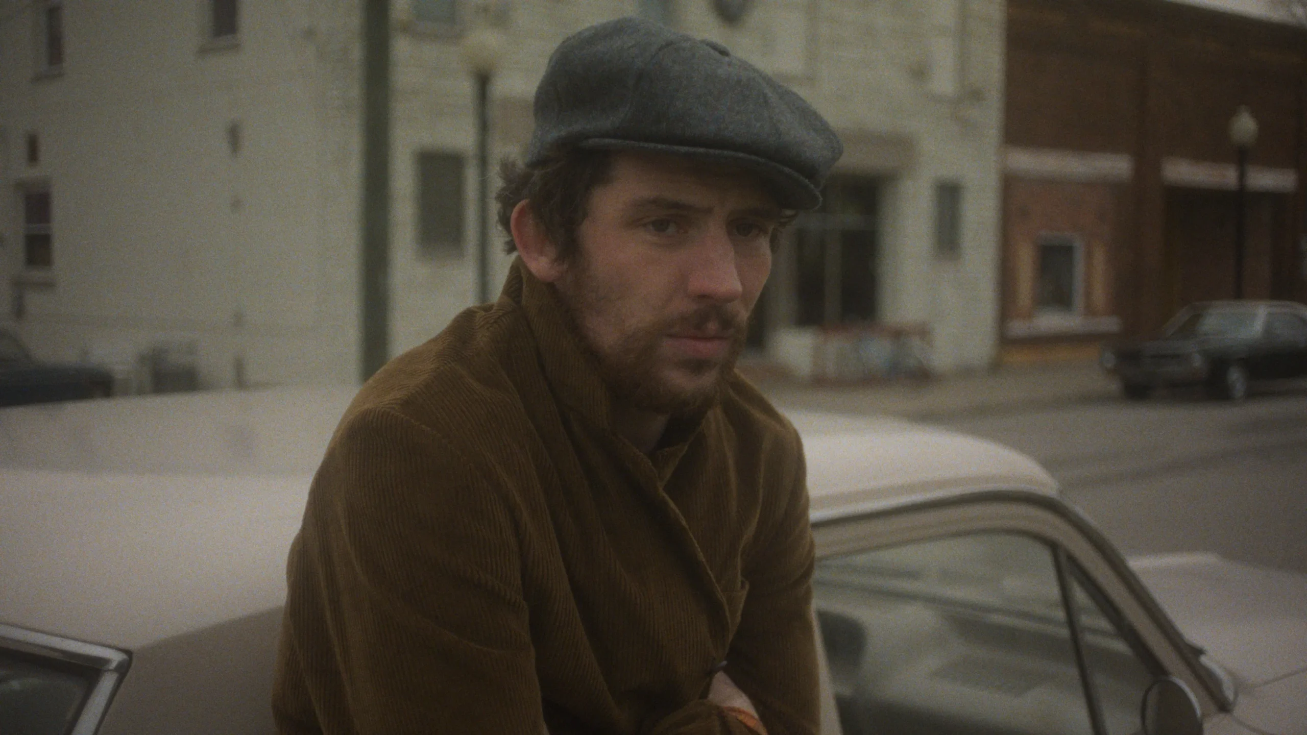 The Mastermind (2025) 2 The Mastermind (2025) 2025, Alana Haim, Bill Camp, Eli Gelb, Hope Davis, Jasper Thompson, Josh O'Connor, Kelly Reichardt, Sterling Thompson, Suç