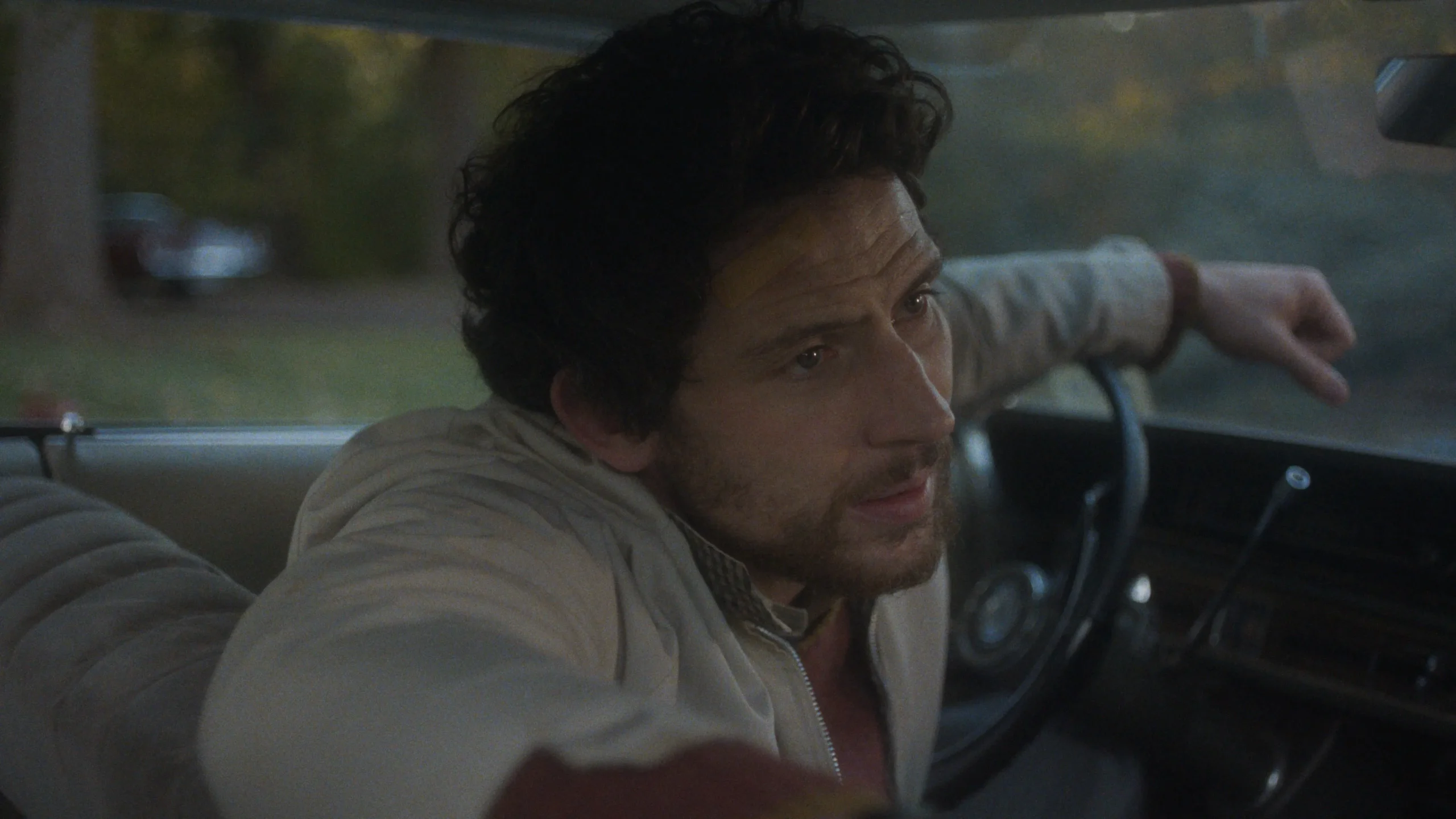 The Mastermind (2025) 3 The Mastermind (2025) 2025, Alana Haim, Bill Camp, Eli Gelb, Hope Davis, Jasper Thompson, Josh O'Connor, Kelly Reichardt, Sterling Thompson, Suç