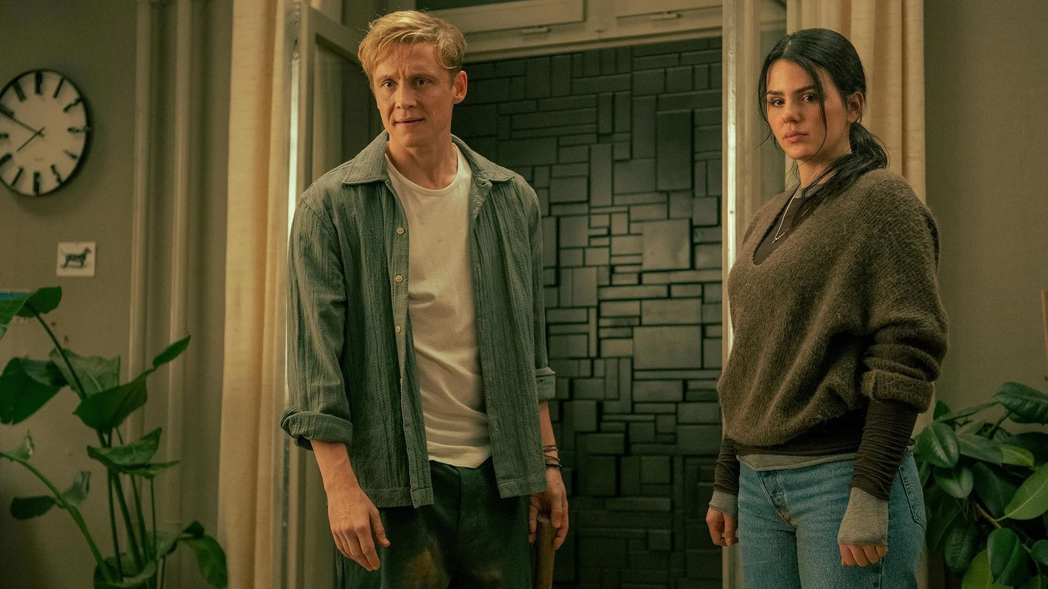 Tuğla - Brick (2025) 2025, Bilim Kurgu, Caroline Bruckner, Chris Ryden, Dram, Frederick Lau, Gerilim, Gizem, Matthias Schweighöfer, Murathan Muslu, Netflix, Philip Koch, Ruby O. Fee, Salber Lee Williams