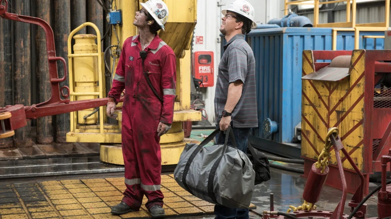 Deepwater Horizon: Büyük Felaket (2016) 2016, Aksiyon, David Barstow, Douglas M. Griffin, Dram, Gerilim, Gina Rodriguez, James DuMont, Joe Chrest, Kurt Russell, Mark Wahlberg, Matthew Michael Carnahan, Matthew Sand, Peter Berg, Tarih
