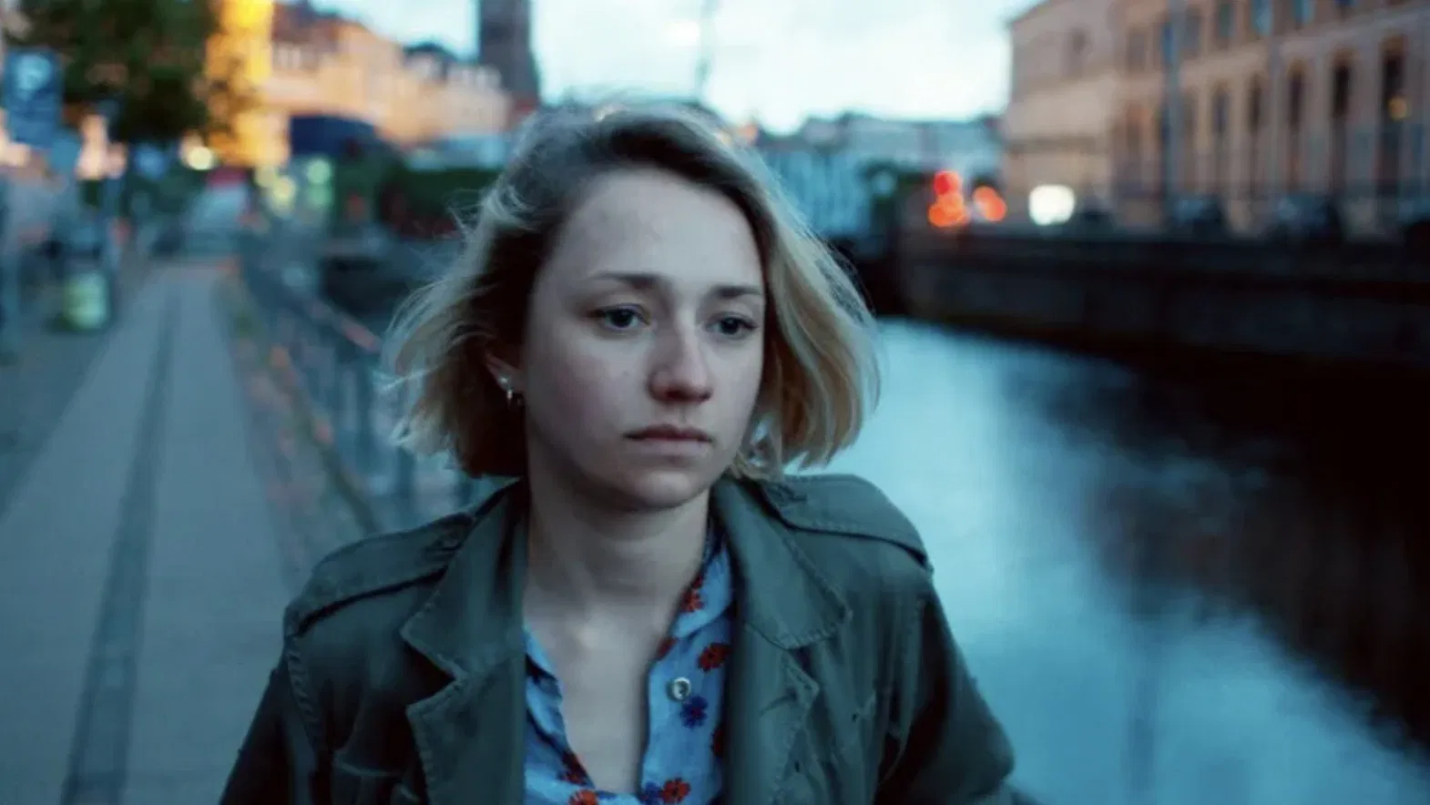 İlgi Manyağı - Sick of Myself (2022) 2022, Dram, Eirik Saether, Fanny Vaager, Fredrik Stenberg Ditlev-Simonsen, Komedi, Korku, Kristine Kujath Thorp, Kristoffer Borgli
