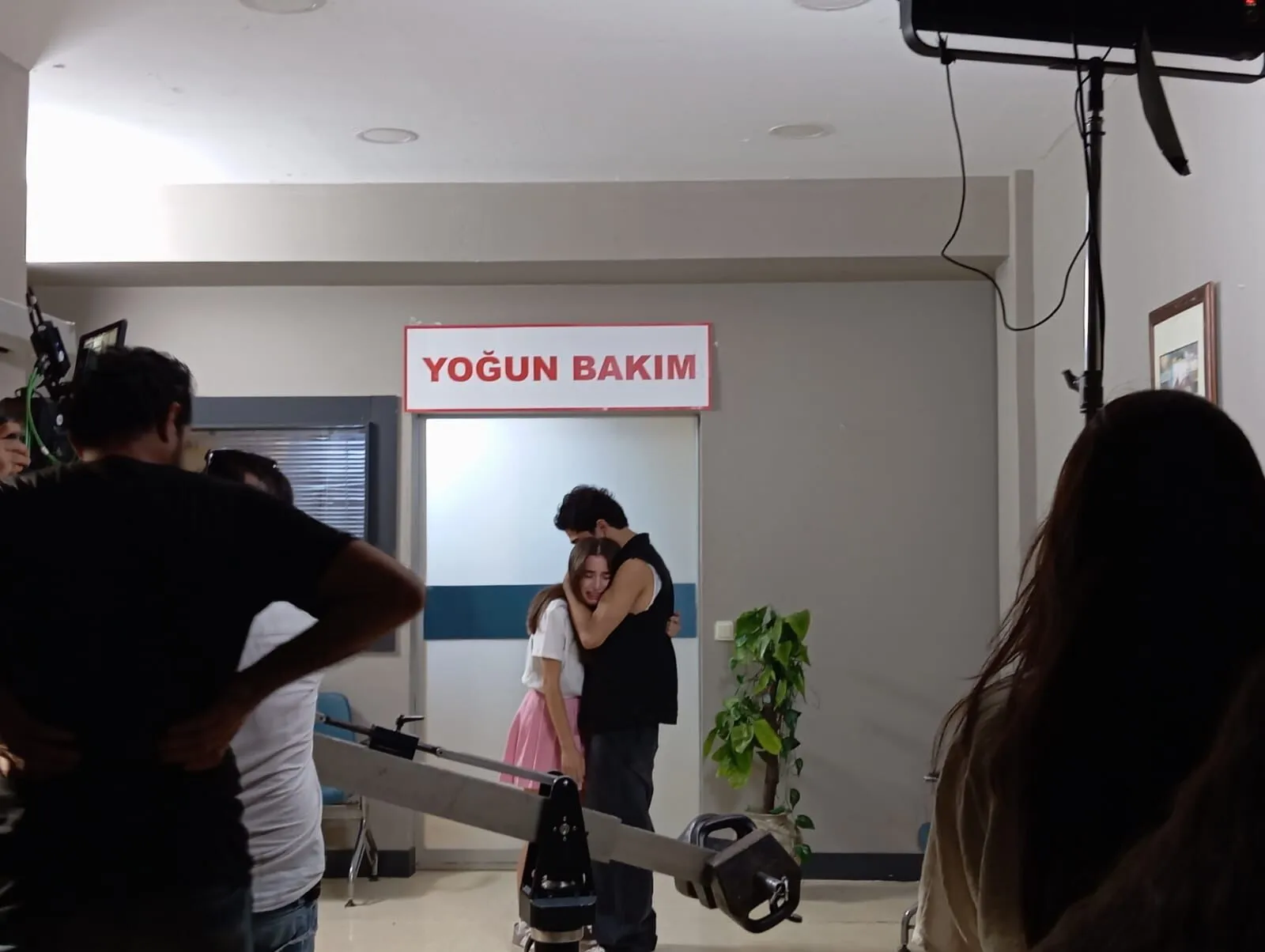İlk Gençlik (2026) film çekimlerinden bir fotoğraf.