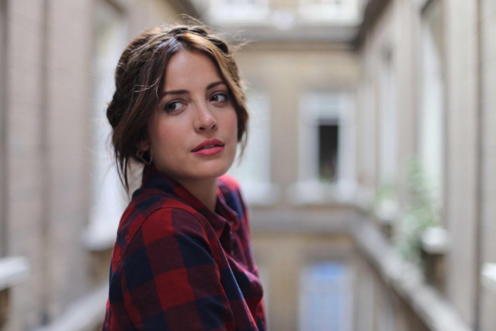 İrem Sak Kimdir? 4 İrem Sak Kimdir? İrem Sak