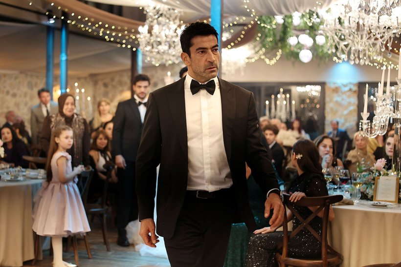 Kenan İmirzalıoğlu Kimdir? 3 Usta aktör Kenan İmirzalıoğlu'nun hayatına dair, biyografisi ve doğum tarihi bu içeriğimizde yer alıyor.