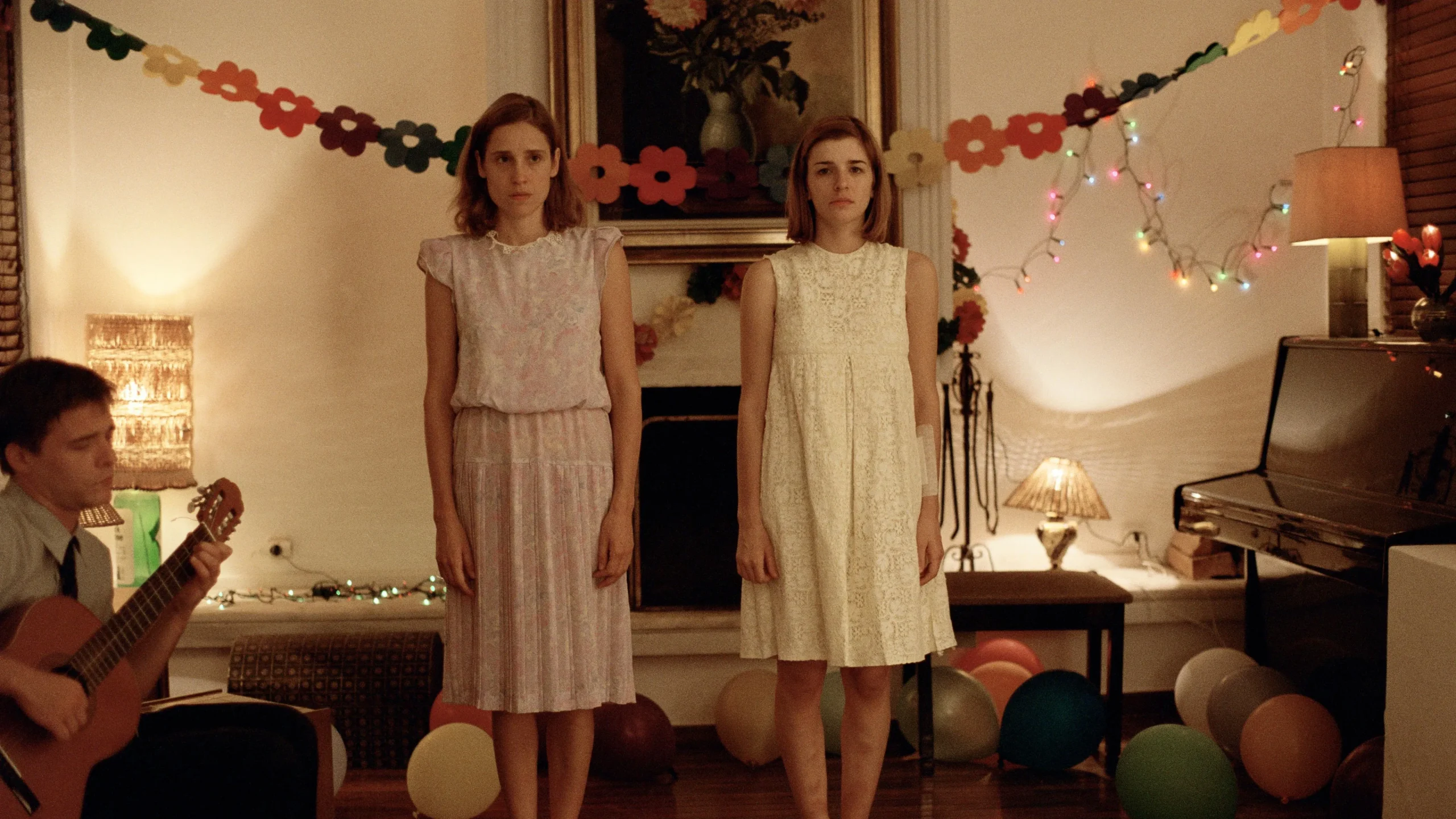Köpek Dişi - Dogtooth (2009) 2 2009 yapımı film Köpek Dişi - Dogtooth'un bilgileri, detayları içerikte yer alıyor.