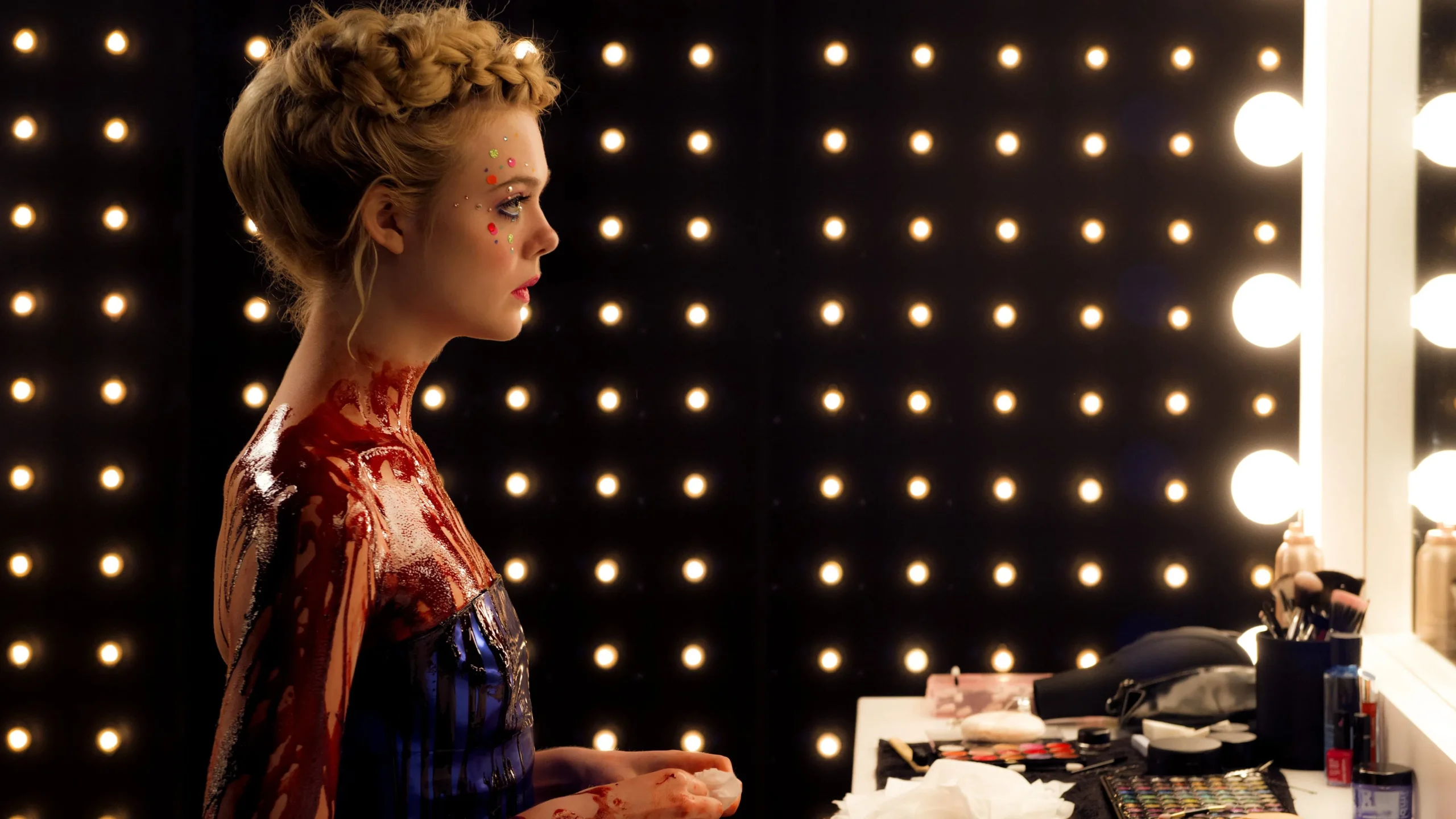 Neon Şeytan - The Neon Demon (2016) 3 Neon Şeytan - The Neon Demon (2016) 2016, Abbey Lee, Bella Heathcote, Christina Hendricks, Desmond Harrington, Elle Fanning, Gerilim, Jena Malone, Karl Glusman, Keanu Reeves, Korku, Mary Laws, Nicolas Winding Refn, Polly Stenham