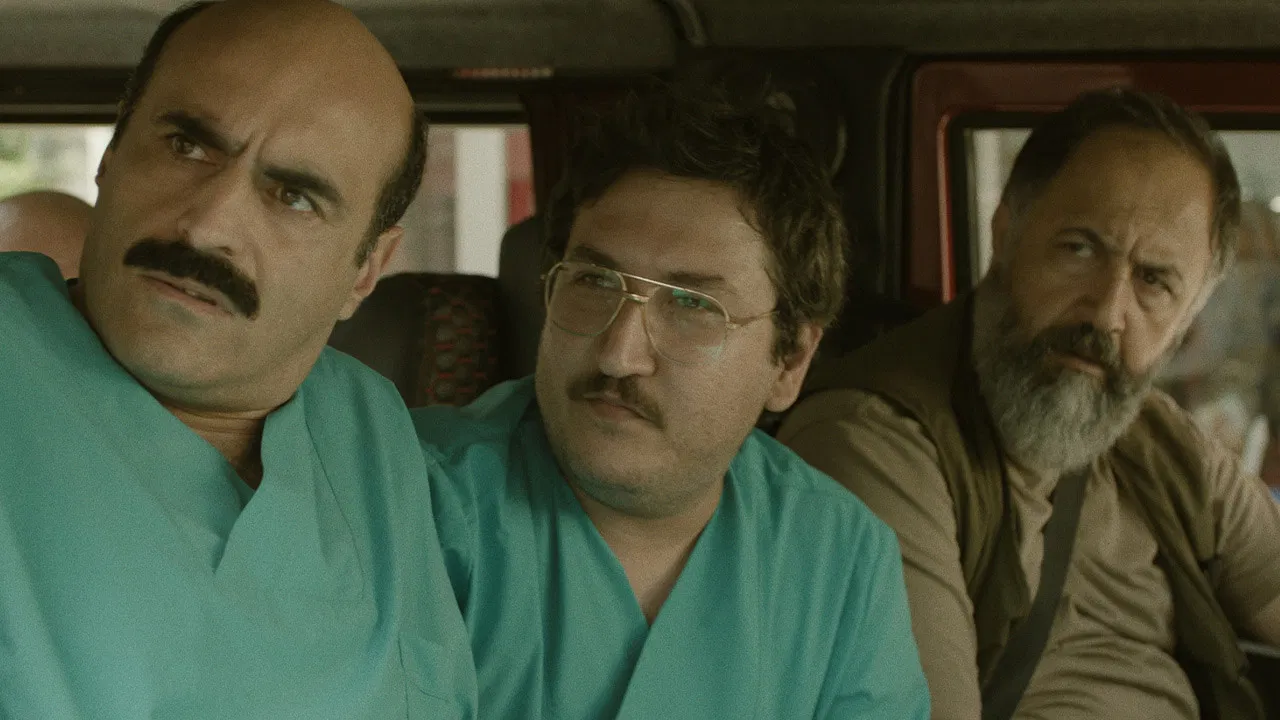 Ölümlü Dünya 2 (2023) filminden güzel bir fotoğraf paylaşıyoruz.
