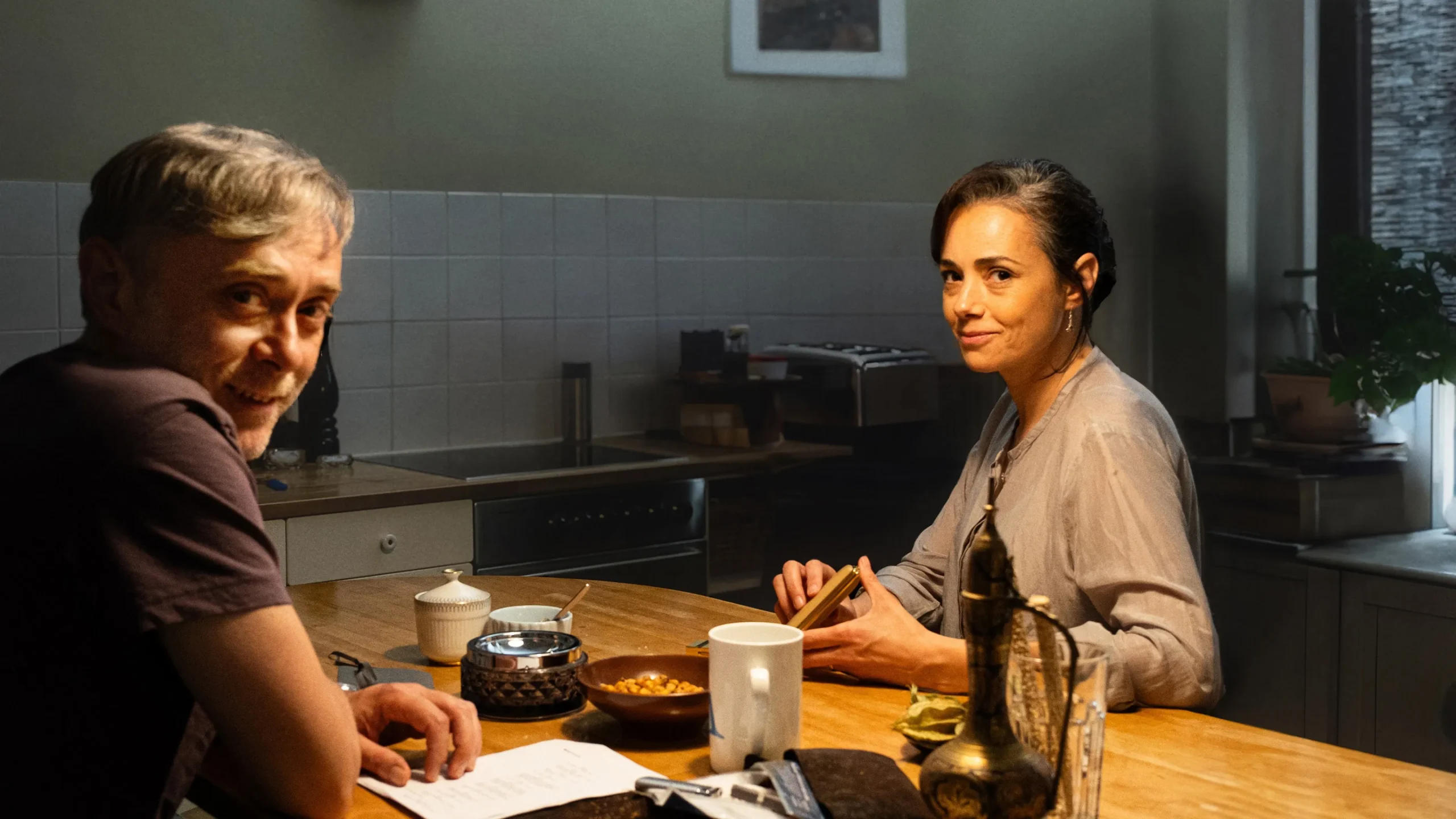 Sarı Mektuplar - Yellow Letters (2026) filminden bir fotoğraf sizlerle paylaşıyoruz.