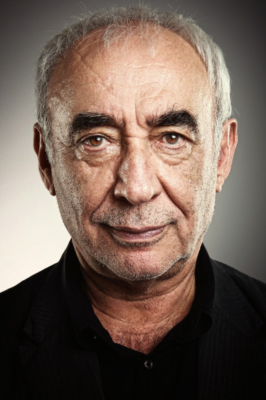 Şener Şen Kimdir? Şener Şen