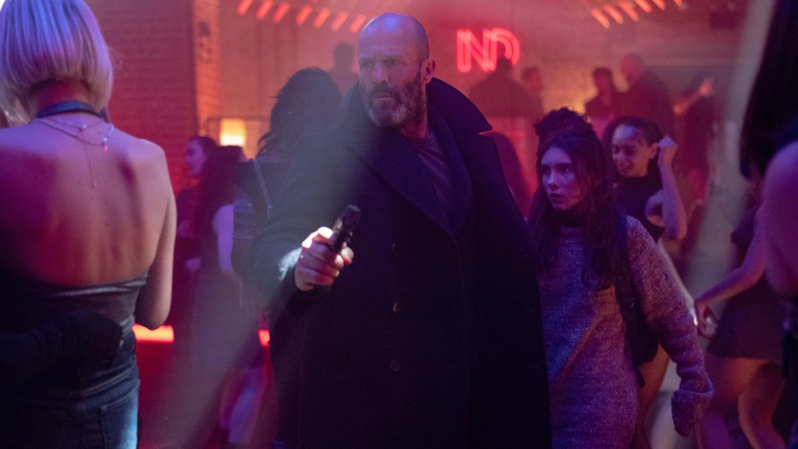 Sığınak - Shelter (2026) filminden bir fotoğraf.