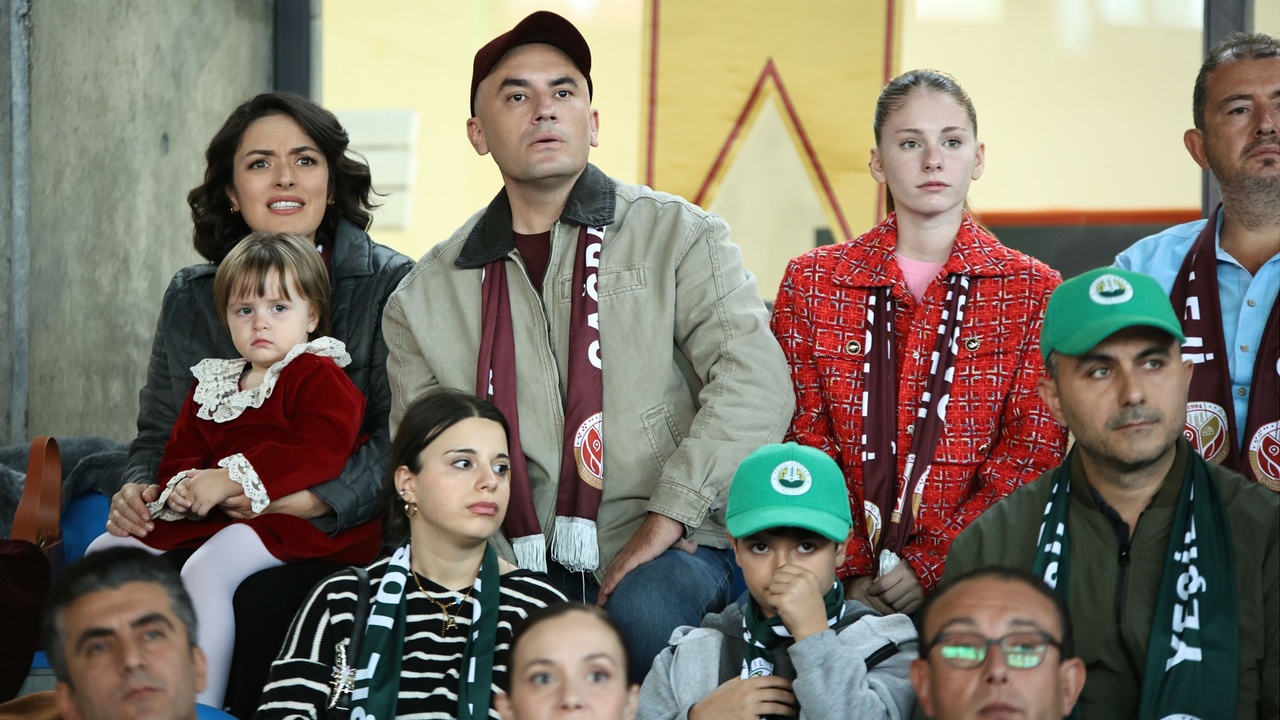 Başka Bir Sen (2025) 2025, Ezgi Mola, Giray Altınok, Kerem Özdoğan, Komedi, Ömer Faruk Sorak