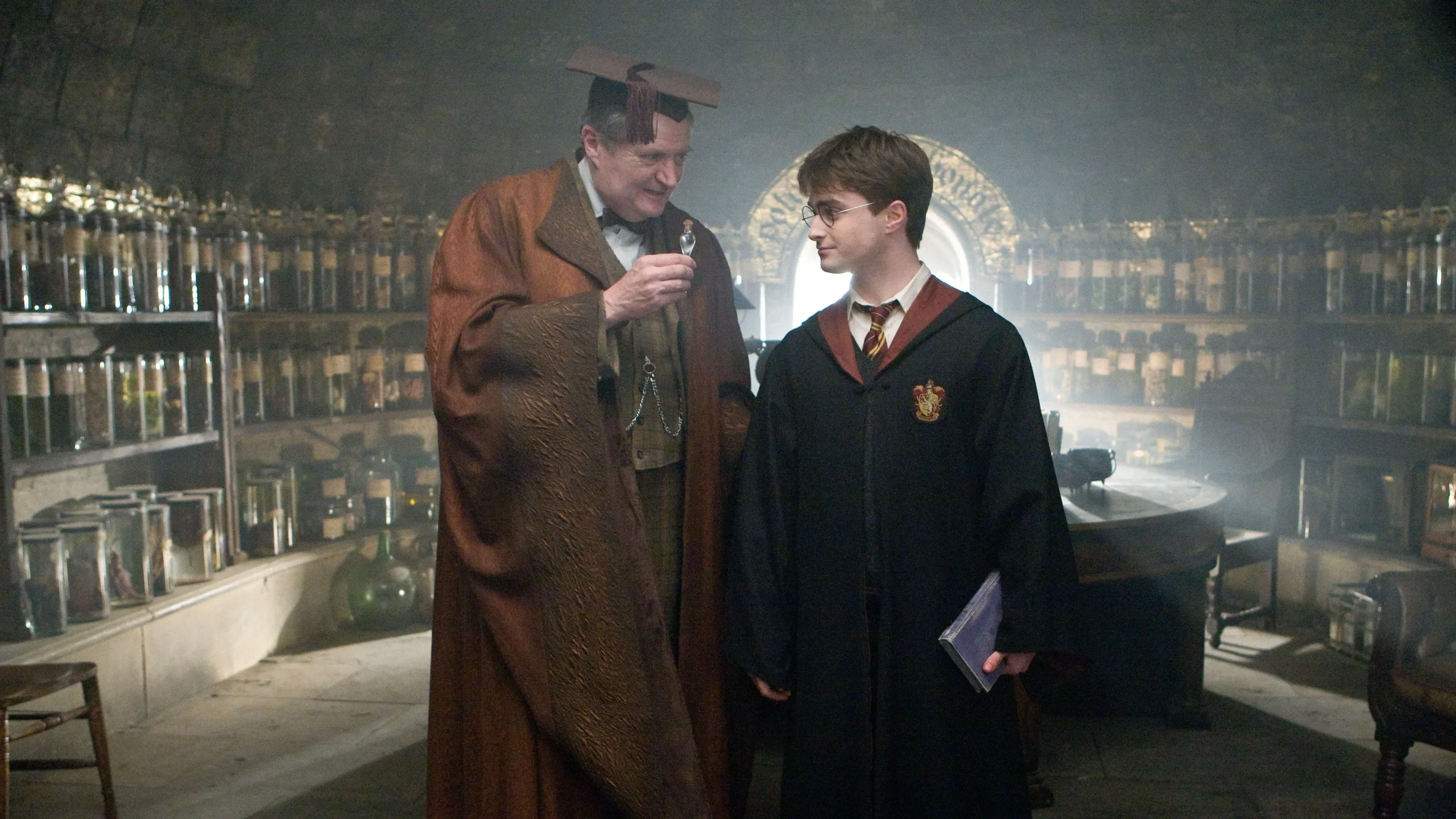 Harry Potter ve Melez Prens - Harry Potter and the Half-Blood Prince (2009) 2009, Aile, Alan Rickman, Asiyon, Bonnie Wright, Daniel Radcliffe, Dave Legeno, David Yates, Dram, Elarica Johnson, Emma Watson, Fantastik, Helen McCrory, Helena Bonham Carter, J.K. Rowling, James Phelps, Jim Broadbent, Julie Walters, Macera, Maggie Smith, Michael Gambon, Oliver Phelps, Robbie Coltrane, Rupert Grint, Steve Kloves, Tom Felton, Warwick Davis