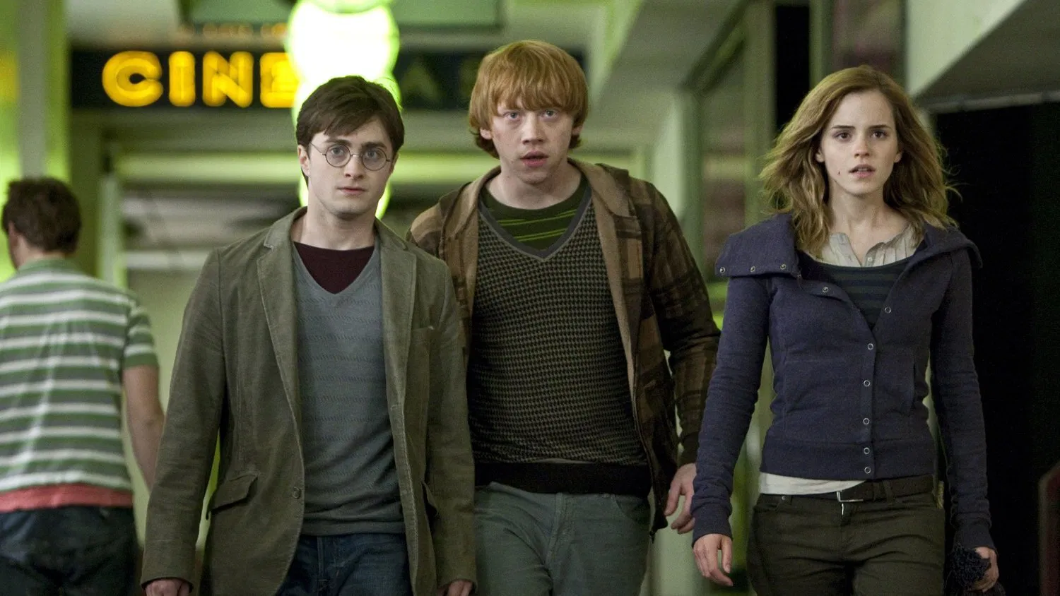 Harry Potter ve Ölüm Yadigarları: Bölüm 1 - Harry Potter and the Deathly Hallows: Part 1 (2010) 2010, Aksiyon, Alan Rickman, Bill Nighy, Bonnie Wright, Brendan Gleeson, Daniel Radcliffe, David Yates, Emma Watson, Fantastik, Fiona Shaw, Harry Melling, Helen McCrory, Helena Bonham Carter, Ian Kelly, J.K. Rowling, James Phelps, Julie Walters, Macera, Michael Gambon, Michelle Fairley, Oliver Phelps, Ralph Fiennes, Richard Griffiths, Robbie Coltrane, Rupert Grint, Steve Kloves, Tom Felton