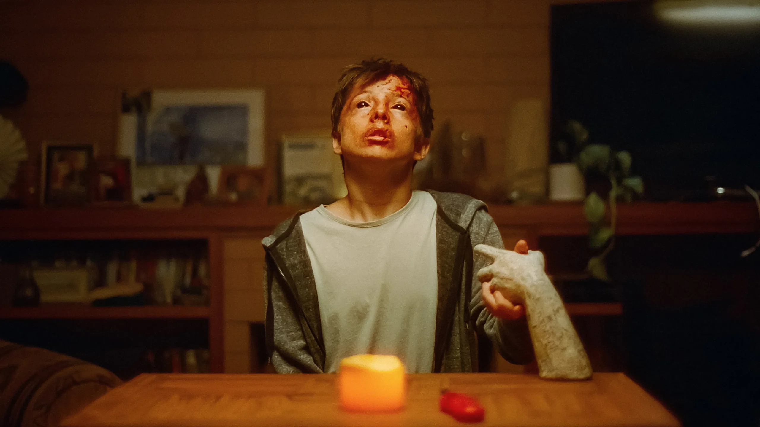 Konuş Benimle - Talk to Me (2022) 3 Konuş Benimle - Talk to Me (2022) 2022, Ari McCarthy, Bill Hinzman, Daley Pearson, Danny Philippou, Gerilim, Hamish Phillips, Jayden Davison, Kit Erhart-Bruce, Korku, Marcus Johnson, Michael Philippou, Sarah Brokensha, Sophie Wilde, Sunny Johnson