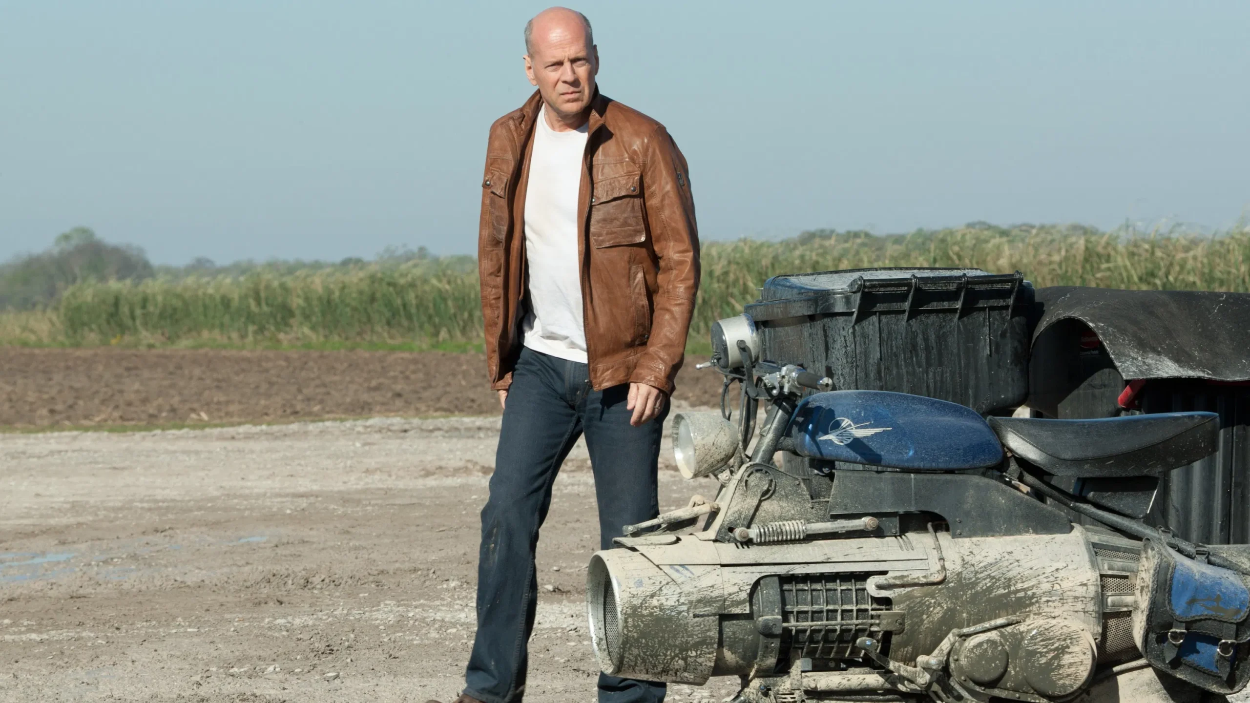 Tetikçiler - Looper (2012) 2012, Aksiyon, Bilim Kurgu, Bruce Willis, Dram, Emily Blunt, Gerilim, Joseph Gordon-Levitt, Noah Segan, Paul Dano, Rian Johnson