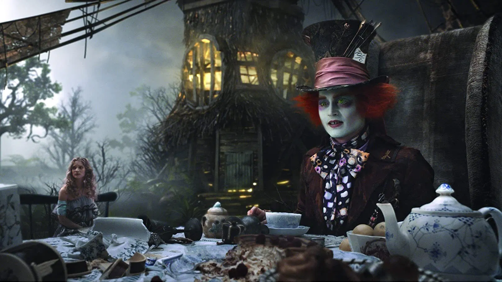 Alis Harikalar Diyarında - Alice in Wonderland (2010) 3 Alis Harikalar Diyarında - Alice in Wonderland (2010) 2010, Aile, Anne Hathaway, Crispin Glover, Fantastik, Gizem, Helena Bonham Carter, Johnny Depp, Lewis Carroll, Linda Woolverton, Macera, Matt Lucas, Mia Wasikowska, Michael Sheen, Tim Burton