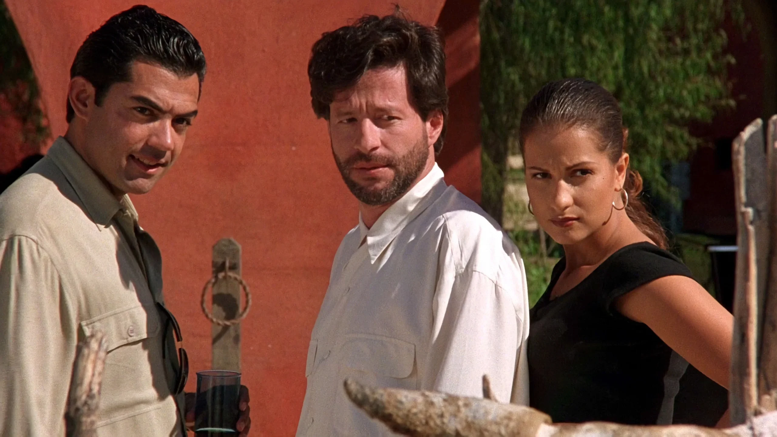 Desperado (1995) 4 Desperado (1995) 1995, Aksiyon, Antonio Banderas, Cheech Marin, Gerilim, Joaquim de Almeida, Robert Rodriguez, Salma Hayek, Steve Buscemi, Suç, Western
