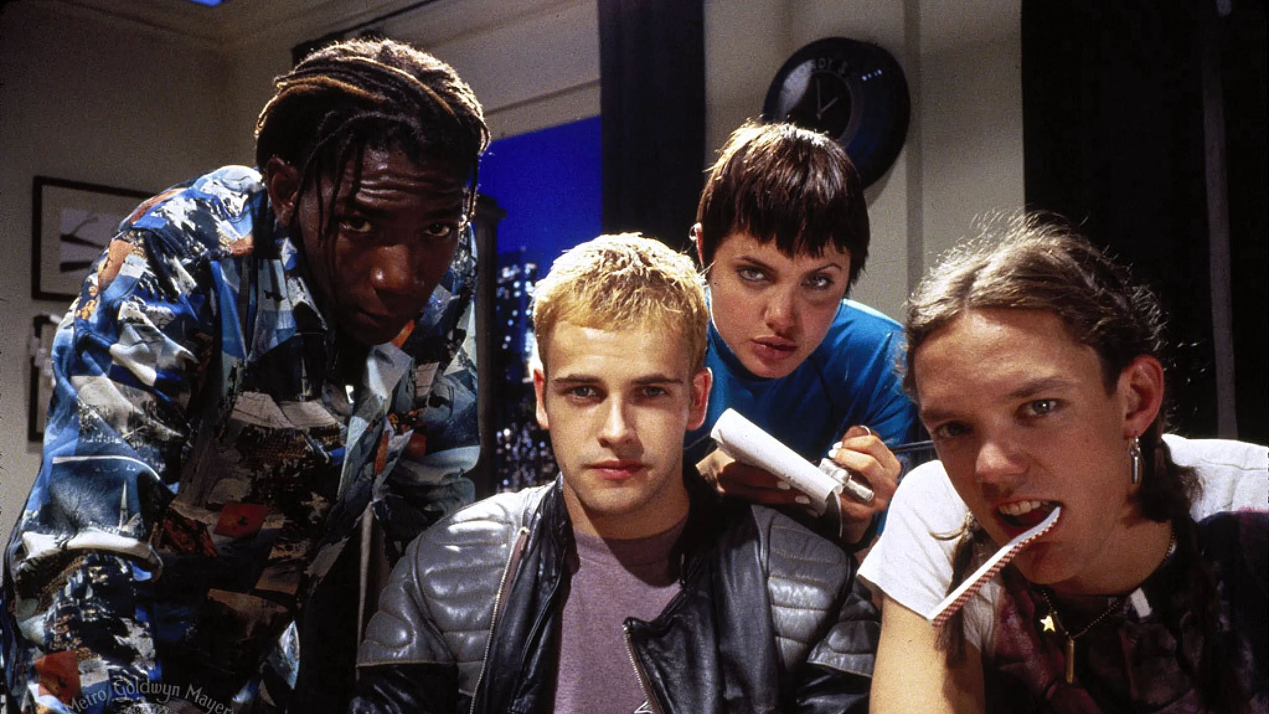 Hackers (1995) 3 Hackers (1995) 1995, Angelina Jolie, Dram, Gerilim, Iain Softley, Jesse Bradford, Jonny Lee Miller, Matthew Lillard, Rafel Moreu, Romantik, Suç