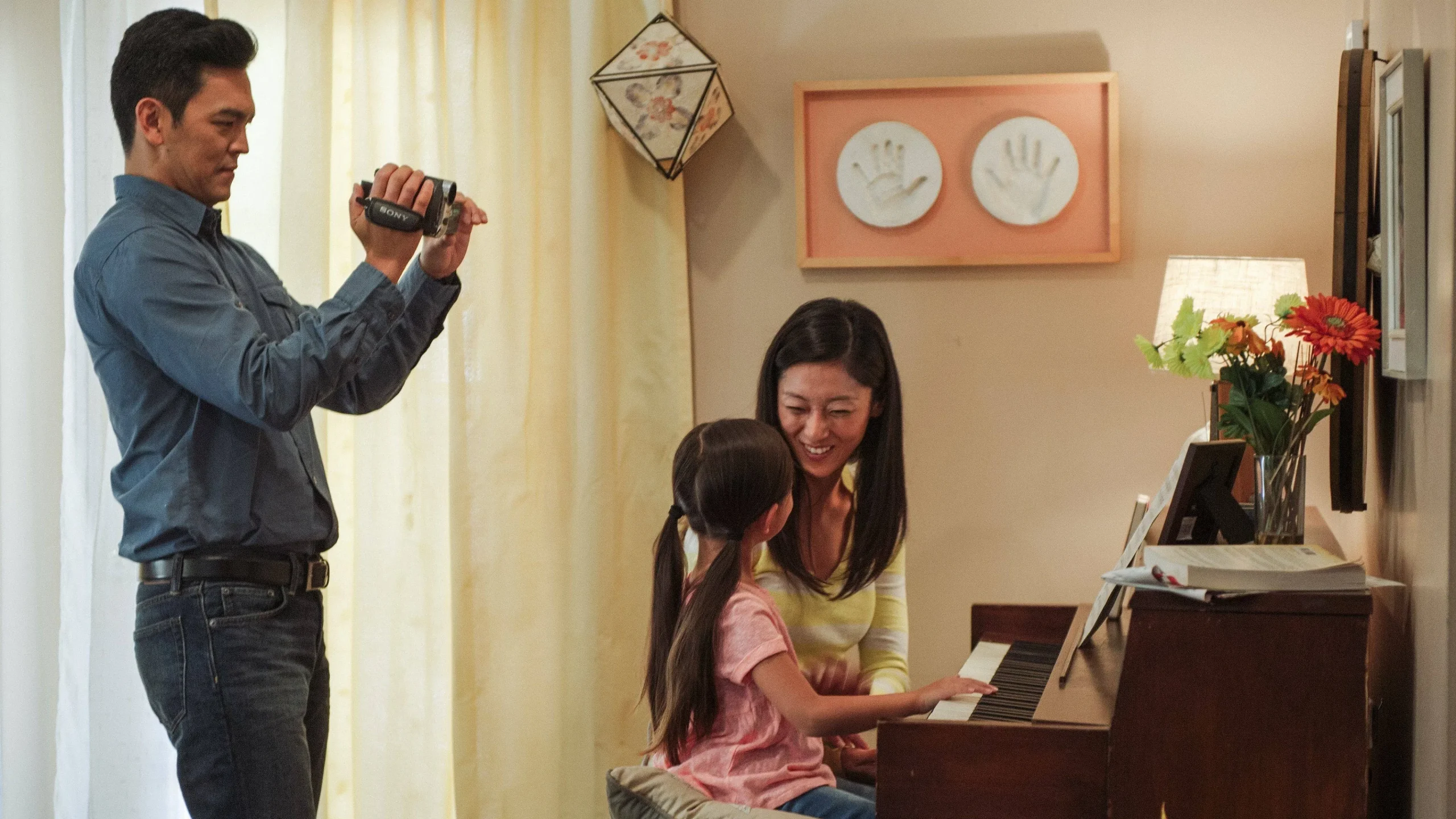 Kayıp Aranıyor - Searching (2018) 2018, Alex Jayne Go, Aneesh Chaganty, Debra Messing, Dram, Gerilim, Gizem, John Cho, Joseph Lee, Kya Dawn Lau, Megan Liu, Sara Sohn, Sev Ohanian