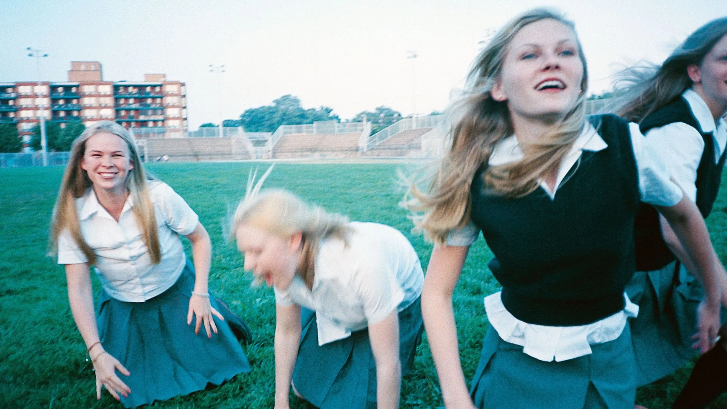 Masumiyetin İntiharı - The Virgin Suicides (1999) 5 Masumiyetin İntiharı - The Virgin Suicides (1999) 1999, Danny DeVito, Dram, James Woods, Jeffrey Eugenides, Josh Hartnett, Kathleen Turner, Kirsten Dunst, Michael Pare, Romantik, Scott Glenn, Sofia Coppola