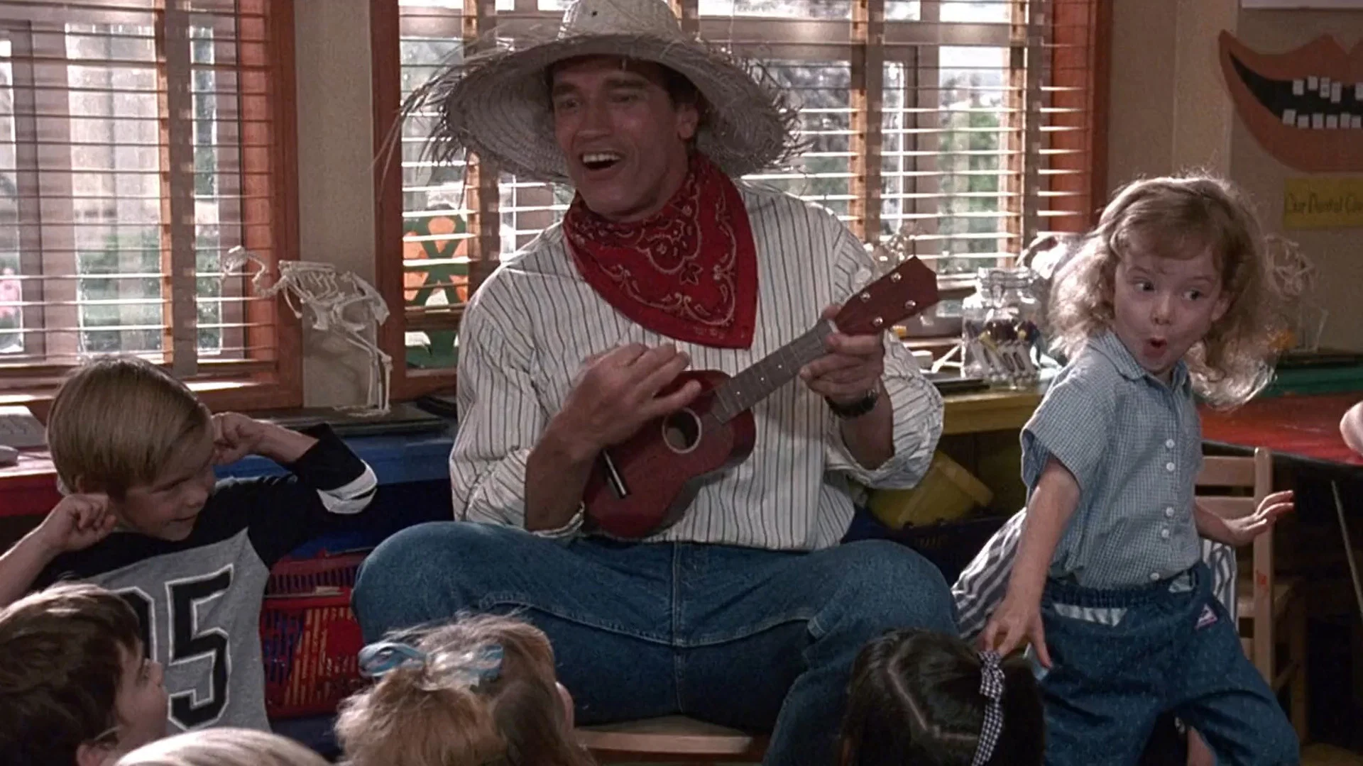 Anaokulu Polisi - Kindergarten Cop (1990) 1990, Aksiyon, Arnold Schwarzenegger, Herschel Weingrod, Ivan Reitman, Komedi, Linda Hunt, Murray Salem, Pamela Reed, Penelope Ann Miller, Suç, Timothy Harris
