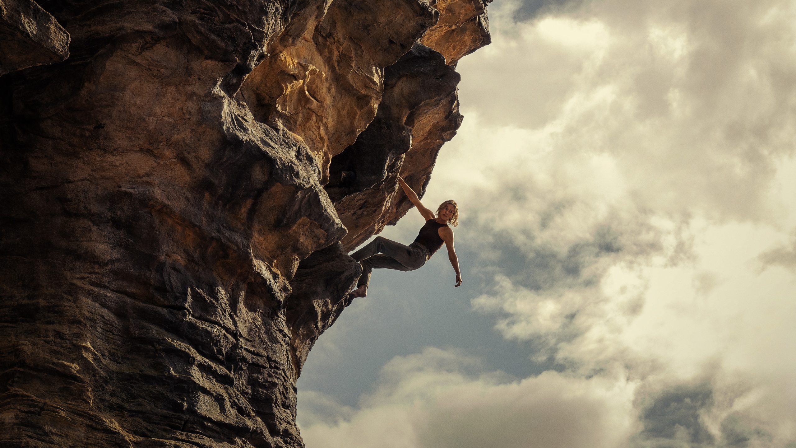 Apex (2026) 2026, Aaron Pedersen, Aksiyon, Baltasar Kormakur, Bessie Holland, Charlize Theron, Eric Bana, Gerilim, Jeremy Robbins, Matt Whelan, Taron Egerton
