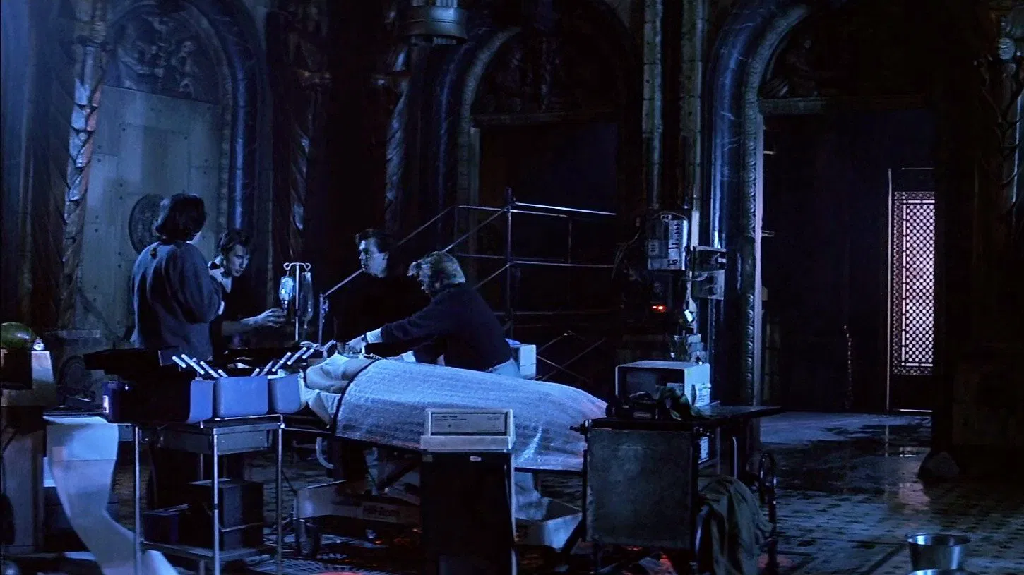 Çizgi Ötesi - Flatliners (1990) 1990, Joel Schumacher, Joshua Rudoy, Julia Roberts, Kevin Bacon, Kiefer Sutherland, Oliver Platt, Peter Filardi, William Baldwin