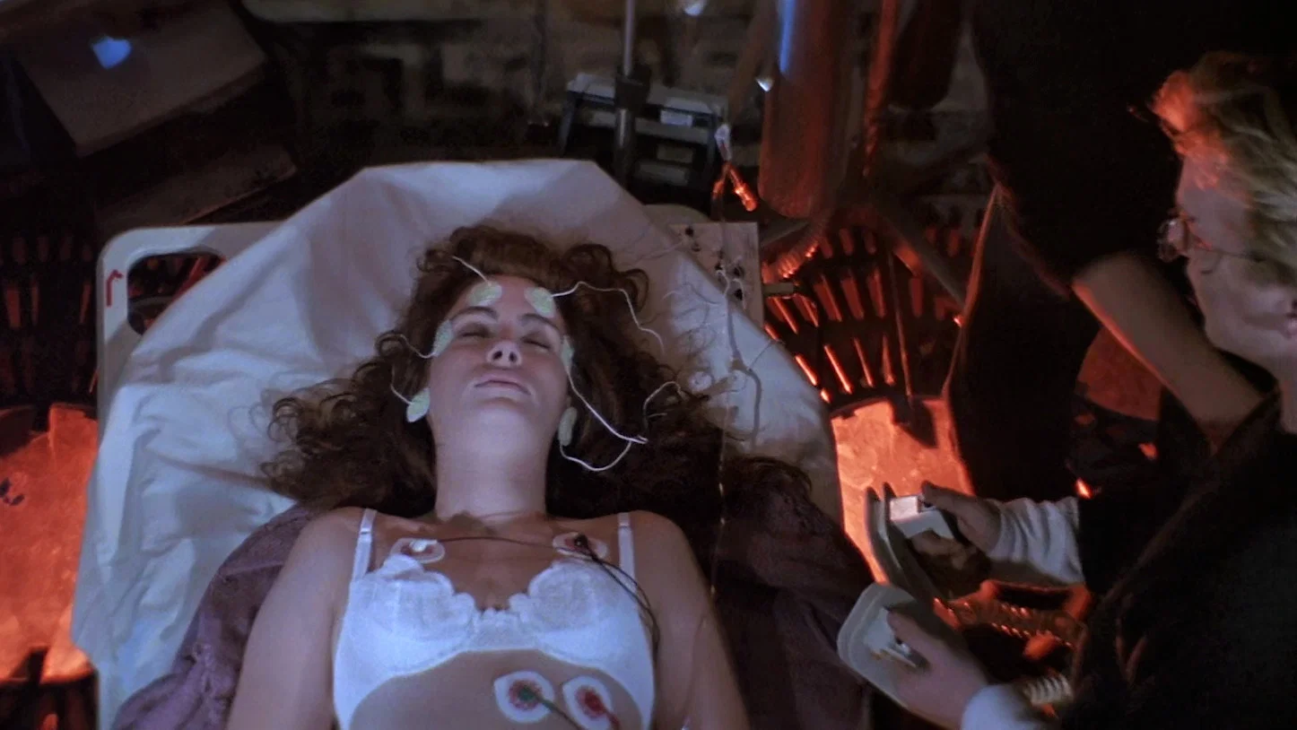 Çizgi Ötesi - Flatliners (1990) 1990, Joel Schumacher, Joshua Rudoy, Julia Roberts, Kevin Bacon, Kiefer Sutherland, Oliver Platt, Peter Filardi, William Baldwin