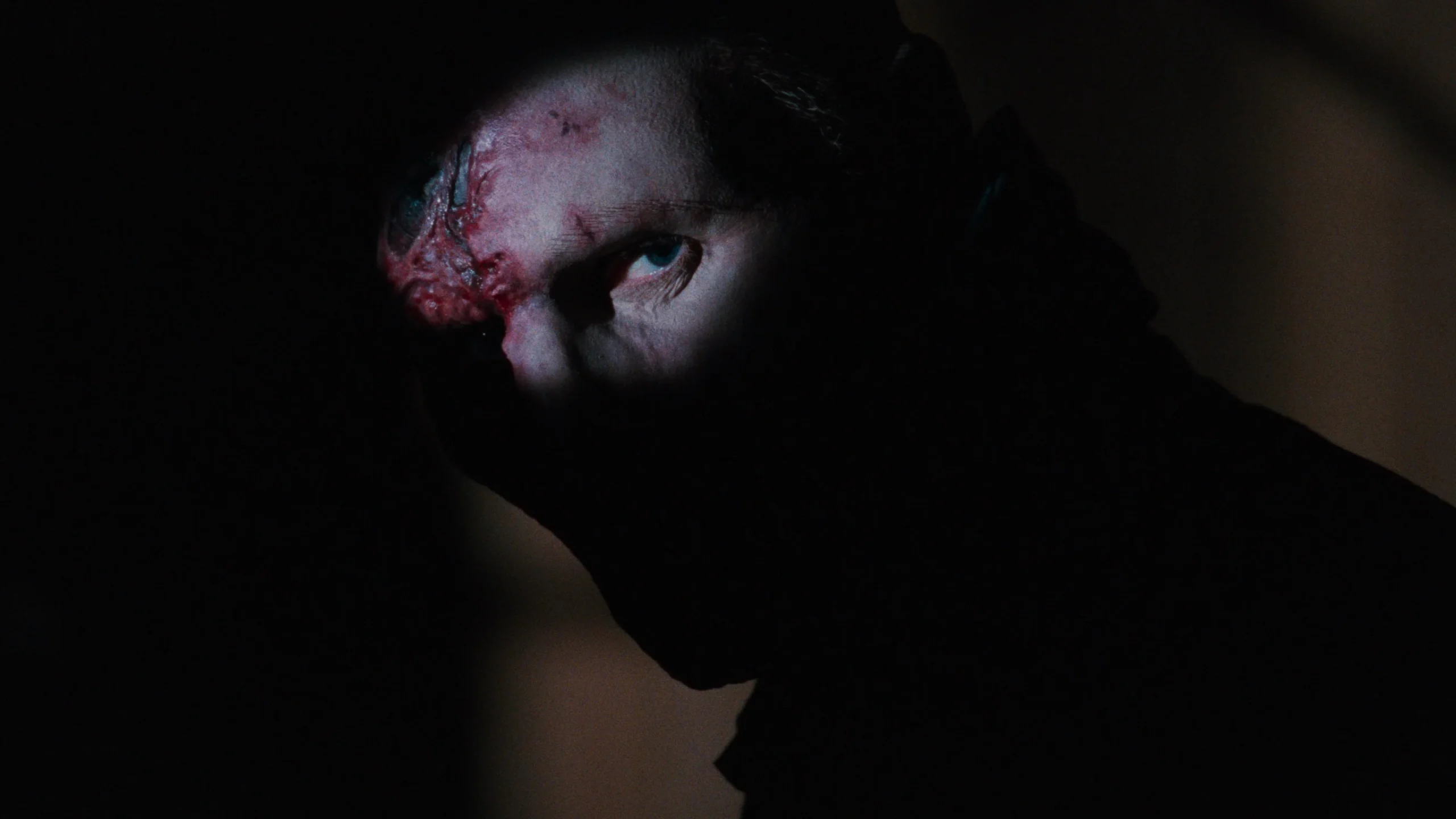Karanlık Adam - Darkman (1990) 5 Karanlık Adam - Darkman (1990) 1990, Aksiyon, Bilim Kurgu, Chuck Pfarrer, Colin Friels, Frances McDormand, Gerilim, Ivan Raimi, Larry Drake, Liam Neeson, Sam Raimi