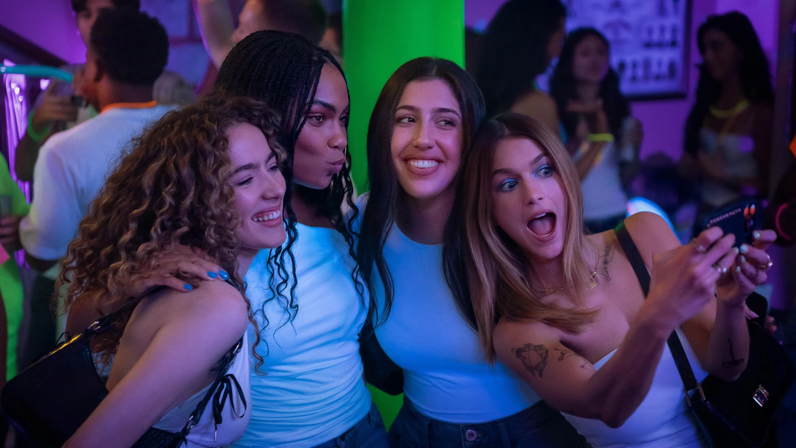2026 yapımı Netflix filmi Roommates'in bilgileri, fragmanı ve diğer detayları içerikte yer alıyor.