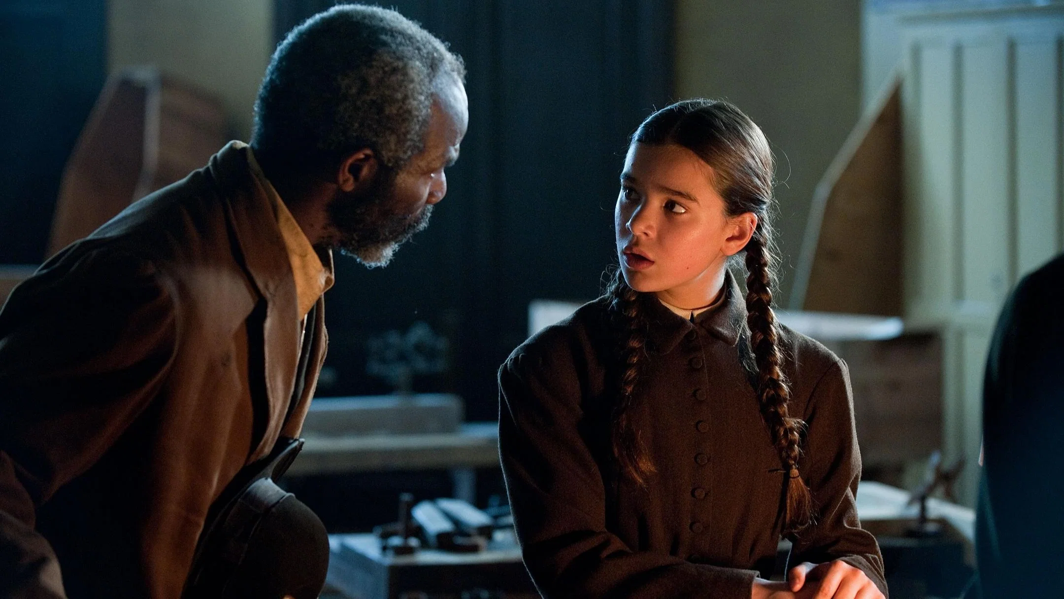 İz Peşinde - True Grit (2010) 2010, Barry Pepper, Charles Portis, Dakin Matthews, Dram, Ethan Coen, Hailee Steinfeld, Jeff Bridges, Joel Coen, Josh Brolin, Matt Damon, Western